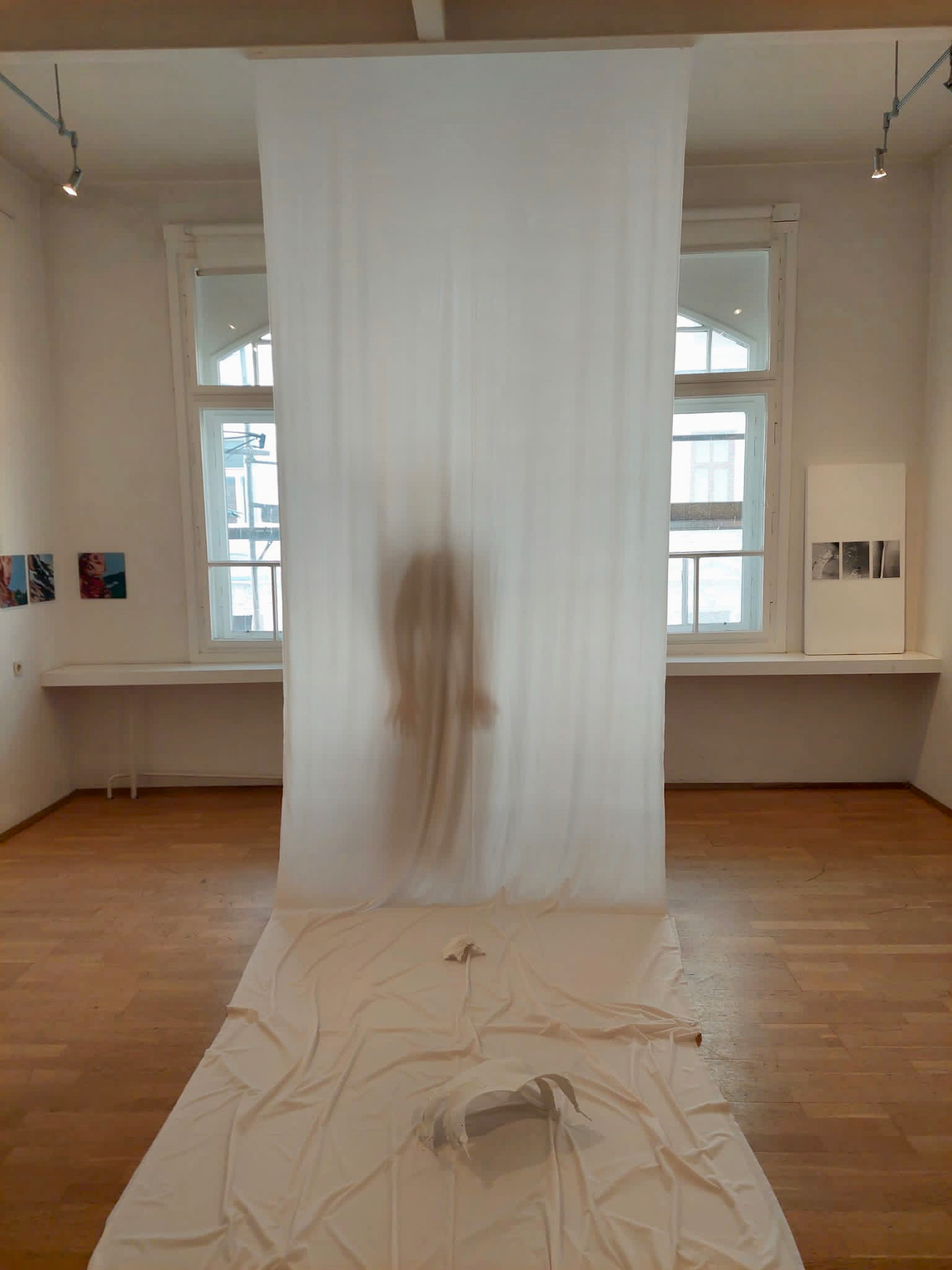 Skin Hunger II // Körperlichkeit, Ausstellungsansicht, Intakt Galerie WUK, 2022