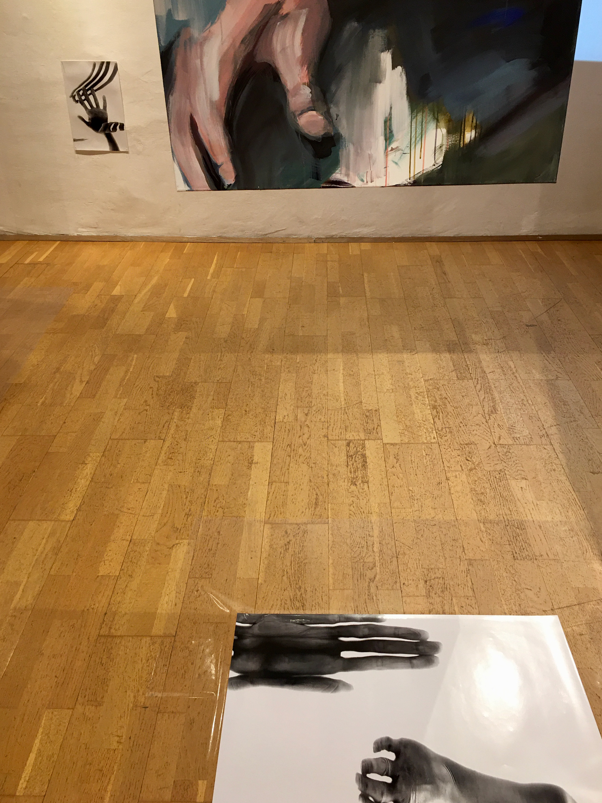Skin Hunger I // Berührungen, Ausstellungsansicht, Intakt Galerie WUK, 2022