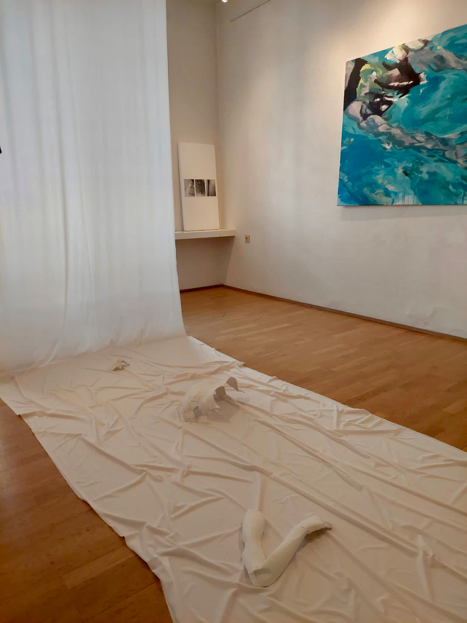 Skin Hunger II // Körperlichkeit, Ausstellungsansicht, Intakt Galerie WUK, 2022