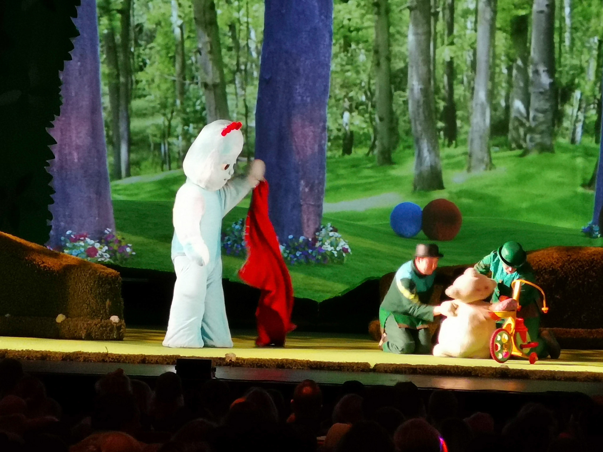 A great afternoon out at in the night garden live at the Cliffs Pavillion