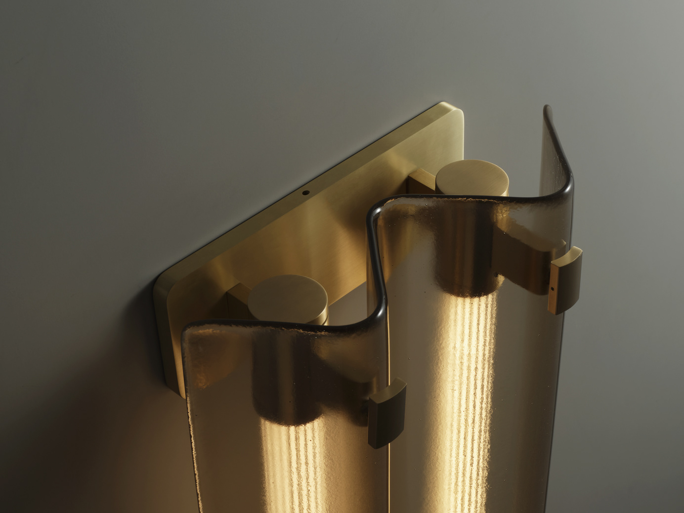 VALE Sconce II Smoke