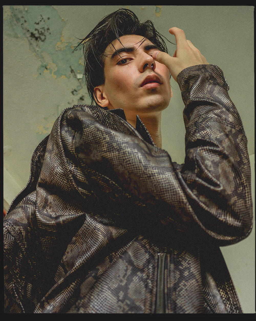 A change of skin, Self-portrait Volume 8 issue #32, Mob Journal © Arthur Mora 2020
