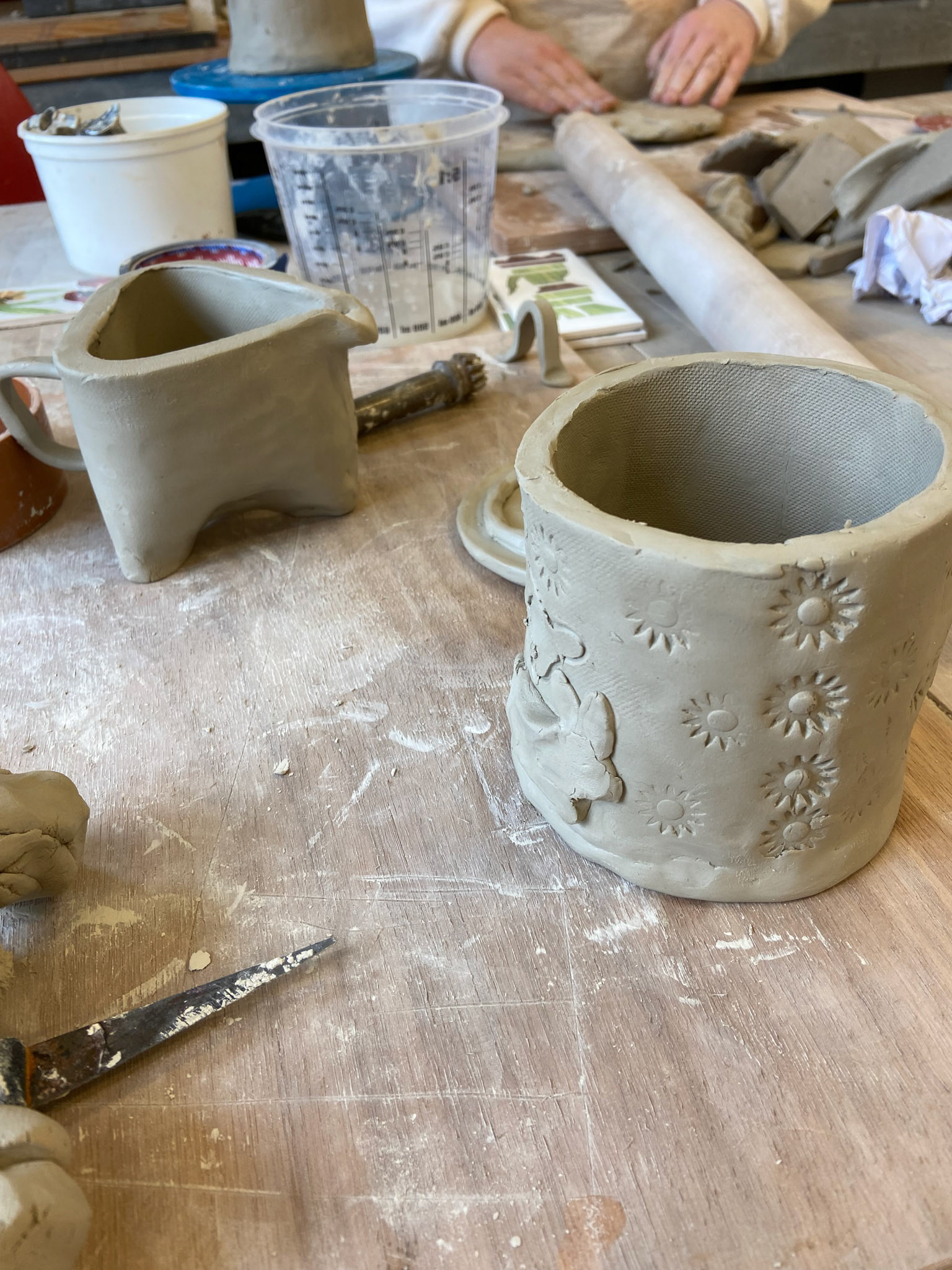Sealed with star shaped stamp + 3 legged pot