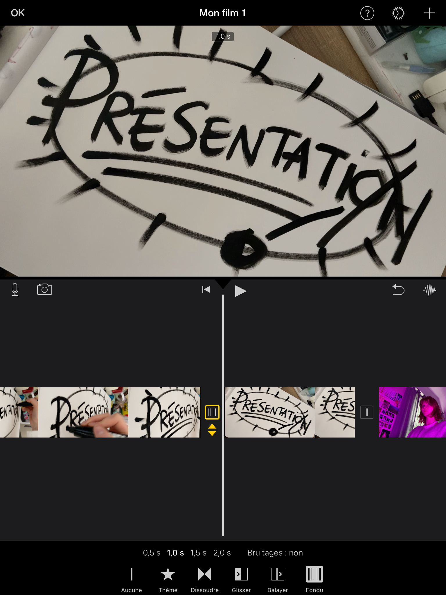 Writing 'Présentation' in my sketchbook. The small yellow box indicates how I want to move onto the next scene. The lines mean fade
