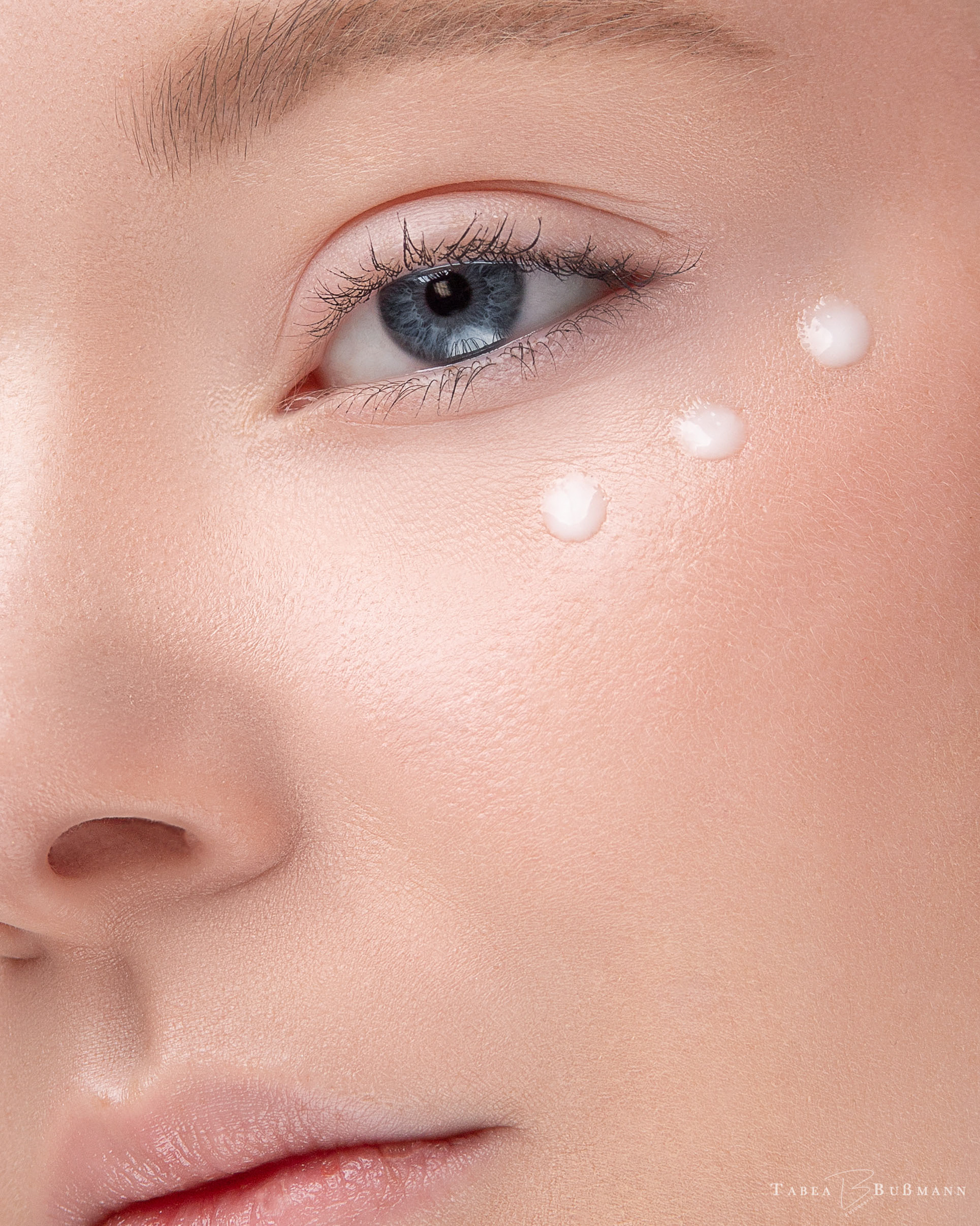 "Skincare" Photography: Tabea Bußmann, Model: Laura Radler