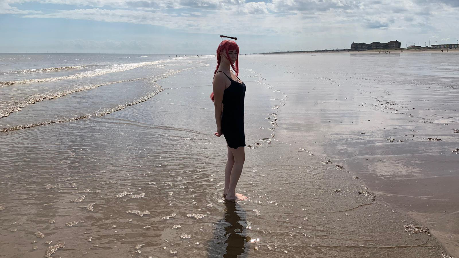 A beach photoshoot I did as Makima from Chainsaw Man.