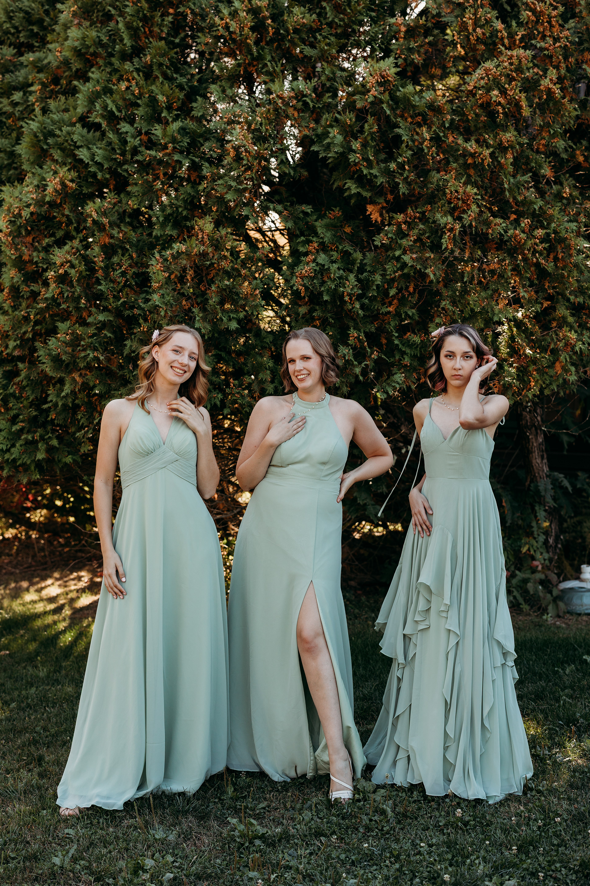 Bridesmaids in soft sage tones — all three sisters of the groom — gathered for a moment of joy and togetherness before the lakeside ceremony in Lyme, New Hampshire.