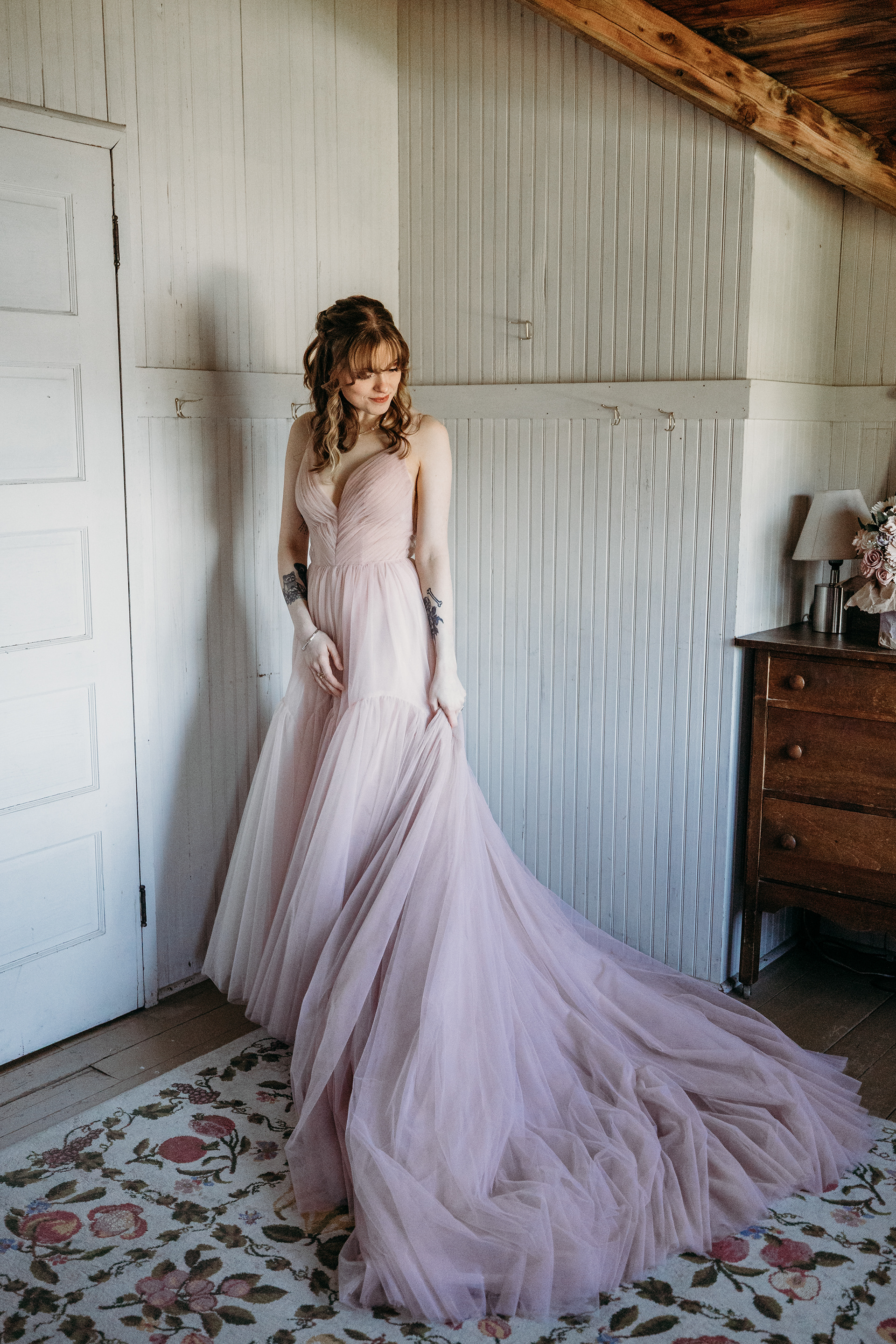 Katarina getting ready at the Lakeside Cabin at Loch Lyme Lodge — a peaceful New Hampshire wedding morning filled with laughter, sunlight, and the warmth of family.