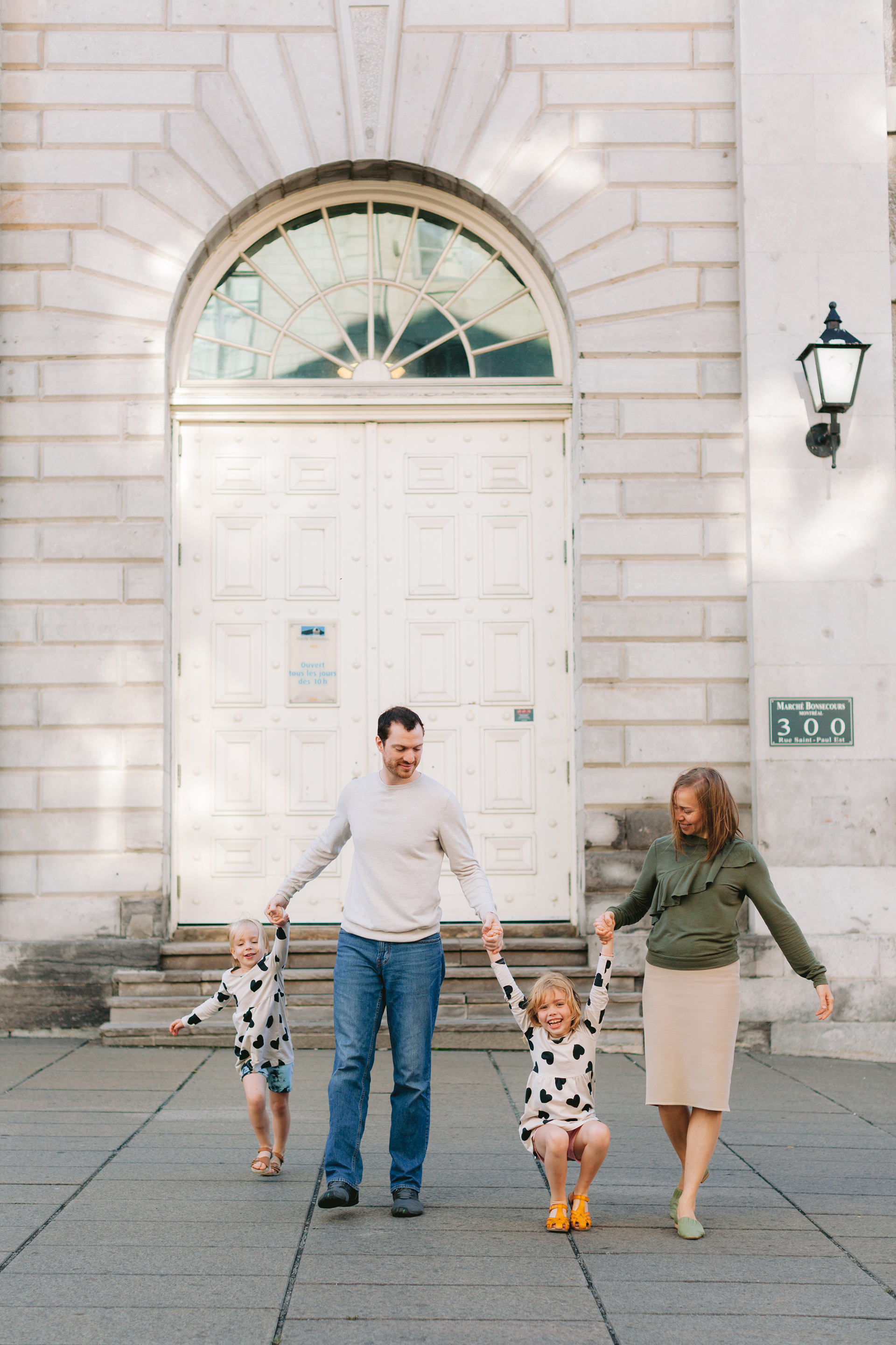 As a wedding photographer for introverts, I know how to make photos feel easy — just like hanging out with friends.