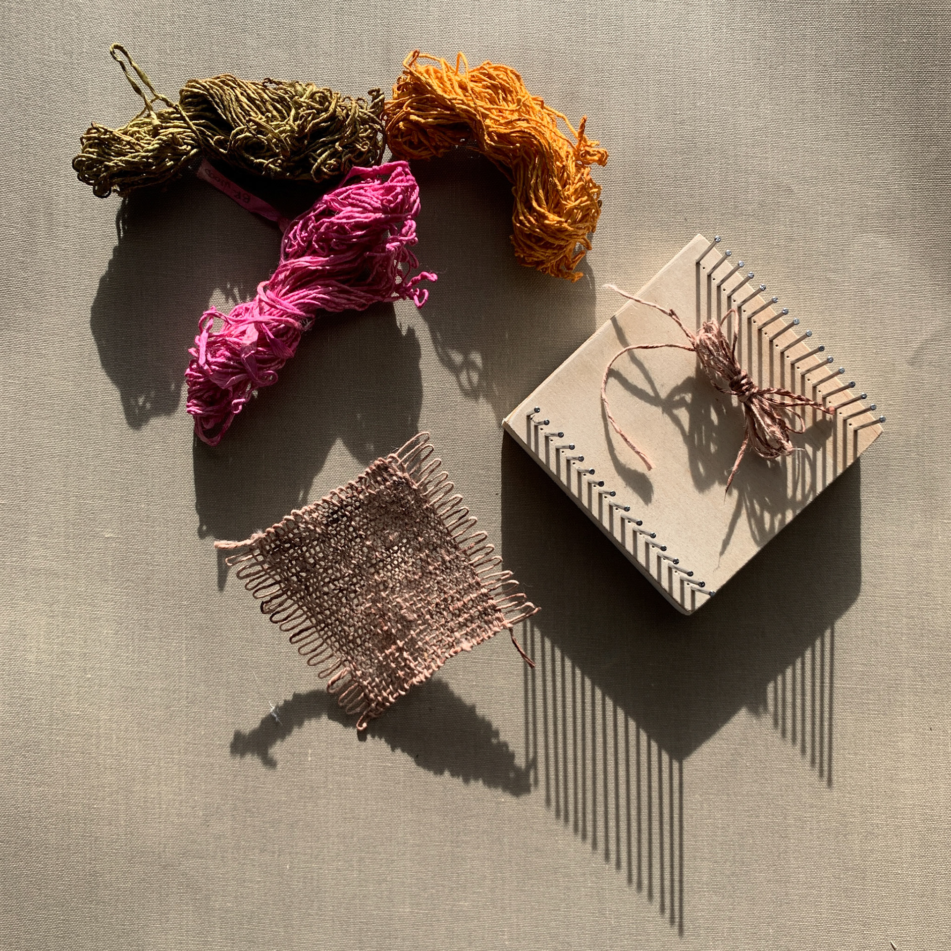 red onion (green), yellow onion (yellow-orange), brazil wood (pink), persimmon (woven mat)