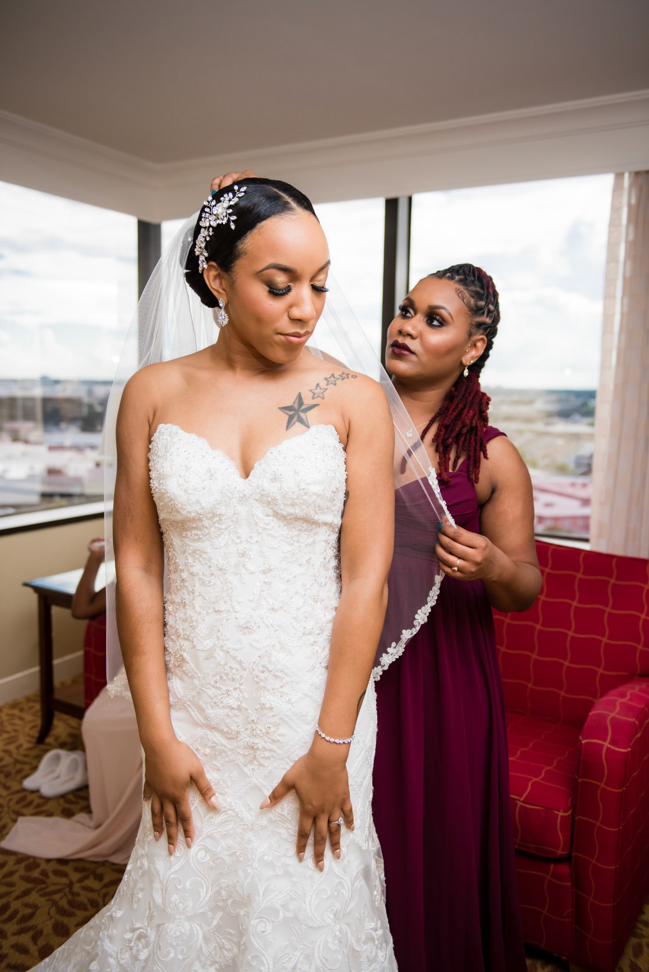 Prep Bridal Party Moments Before 1216 Studio New Orleans Wedding Photographers 2018 2019