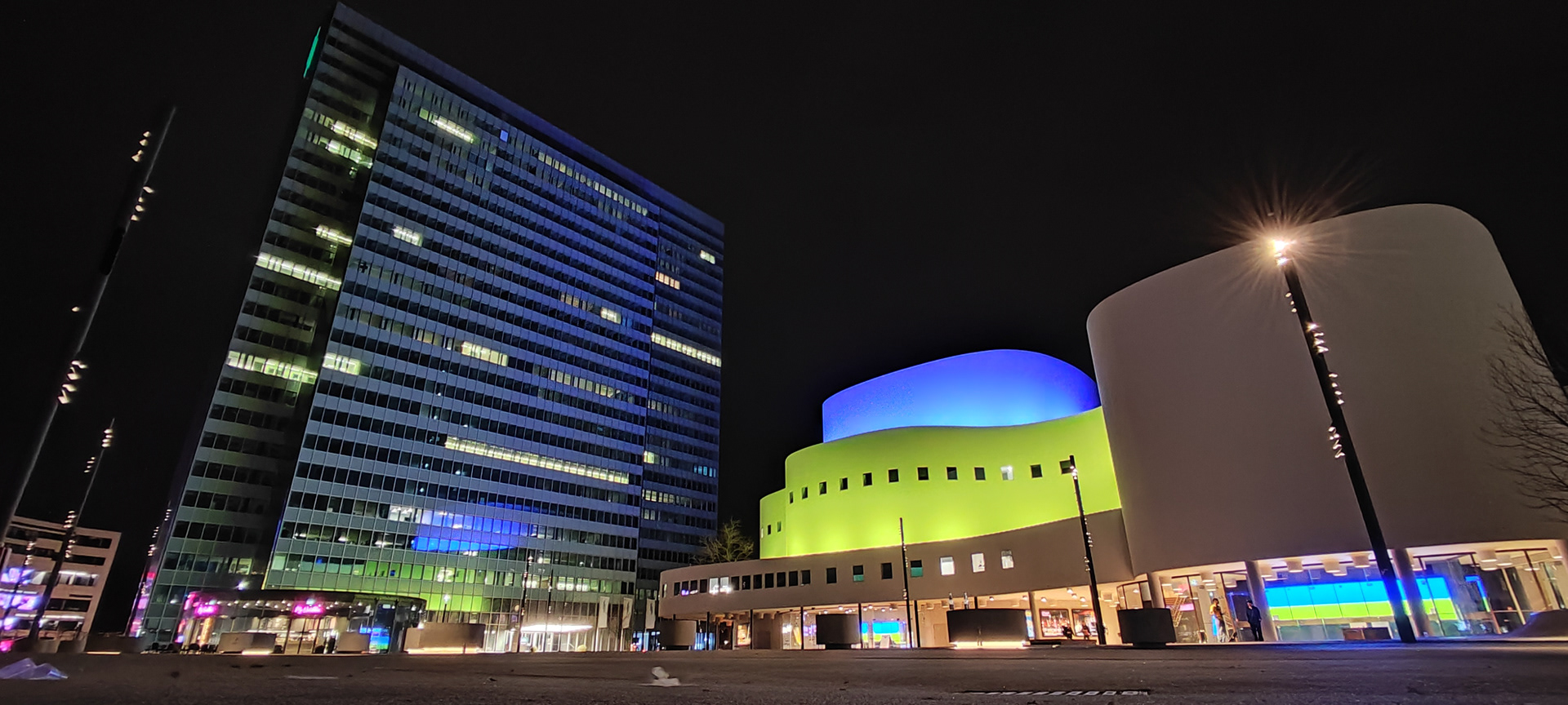 Schauspielhaus Düsseldorf in den Farben der Ukraine