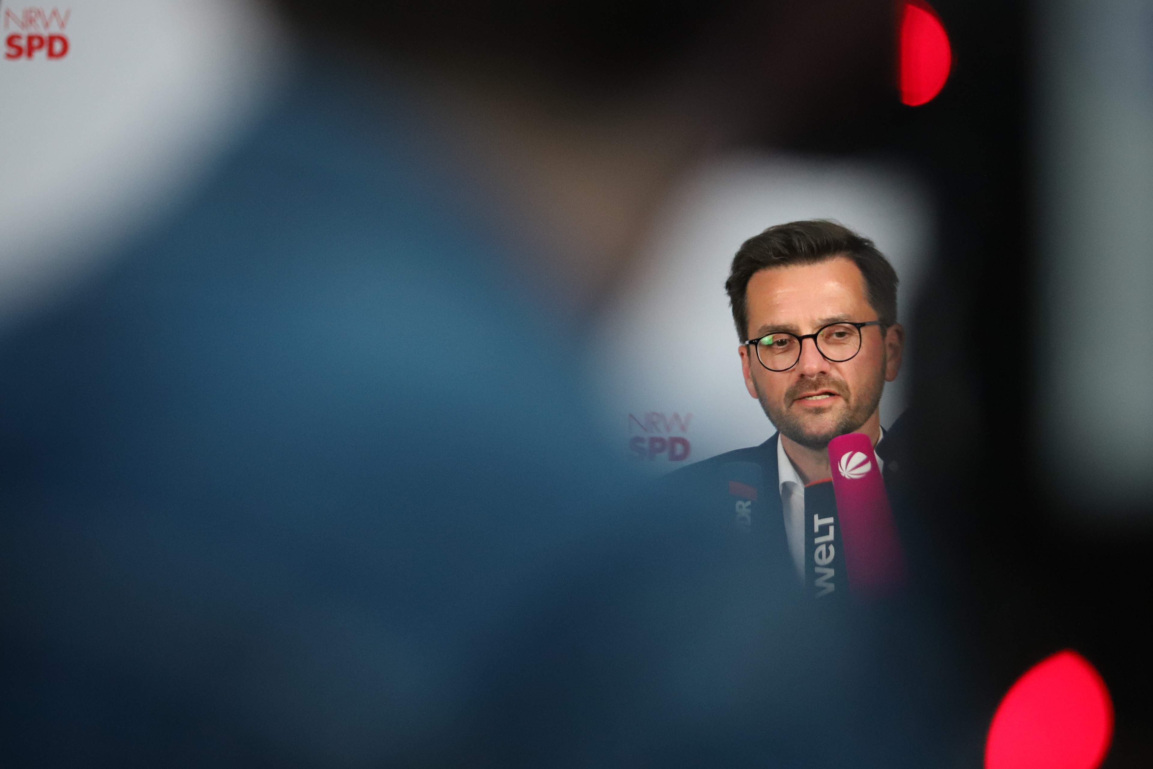 Thomas Kutschaty (SPD) bei einem Pressestatement einen Tag nach der Landtagswahl 2022