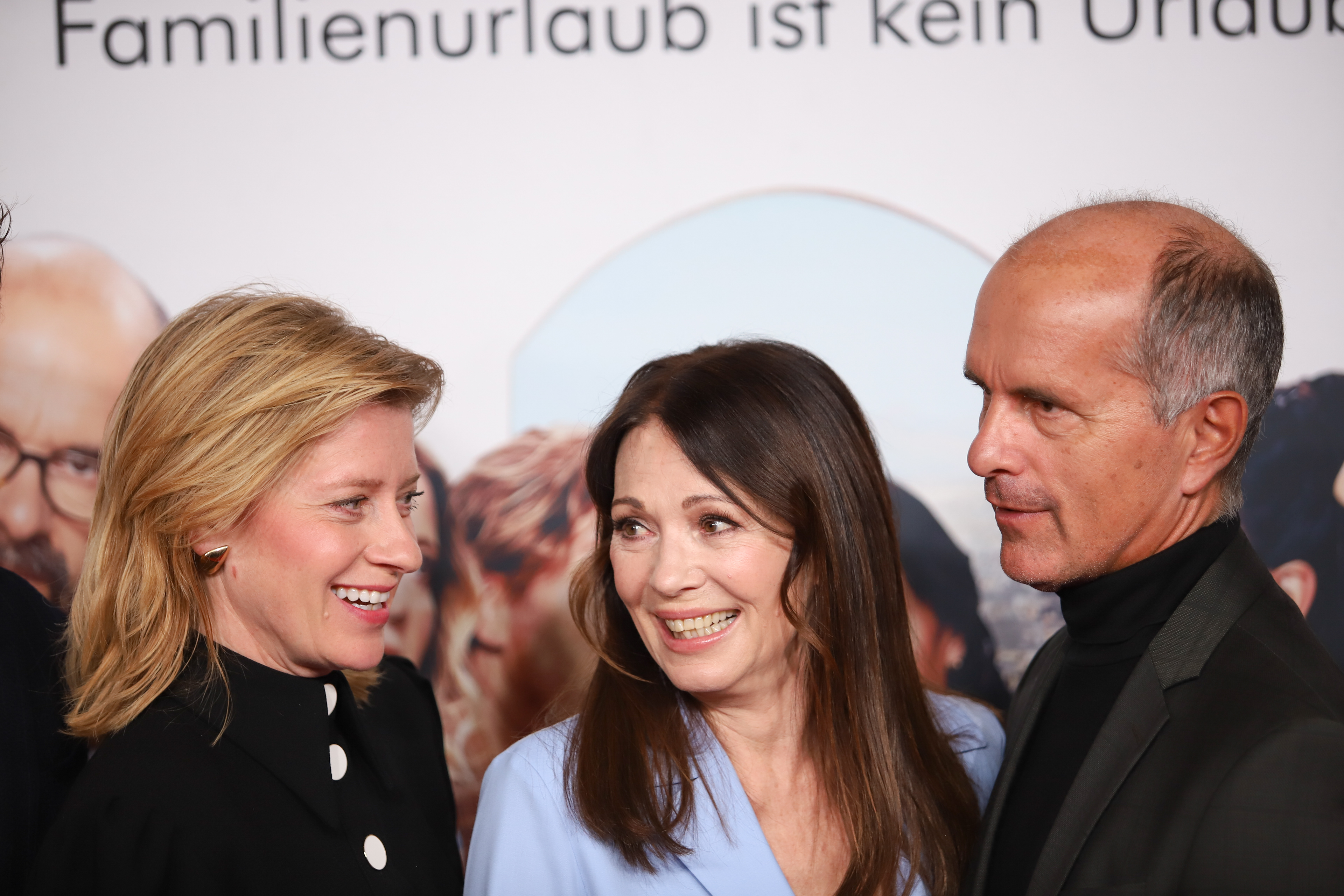Caroline Peters ; Iris Berben ; Christoph Maria Herbst bei der Premiere von "Der Vorname" am 09.10.2022 im CINEDOM Köln