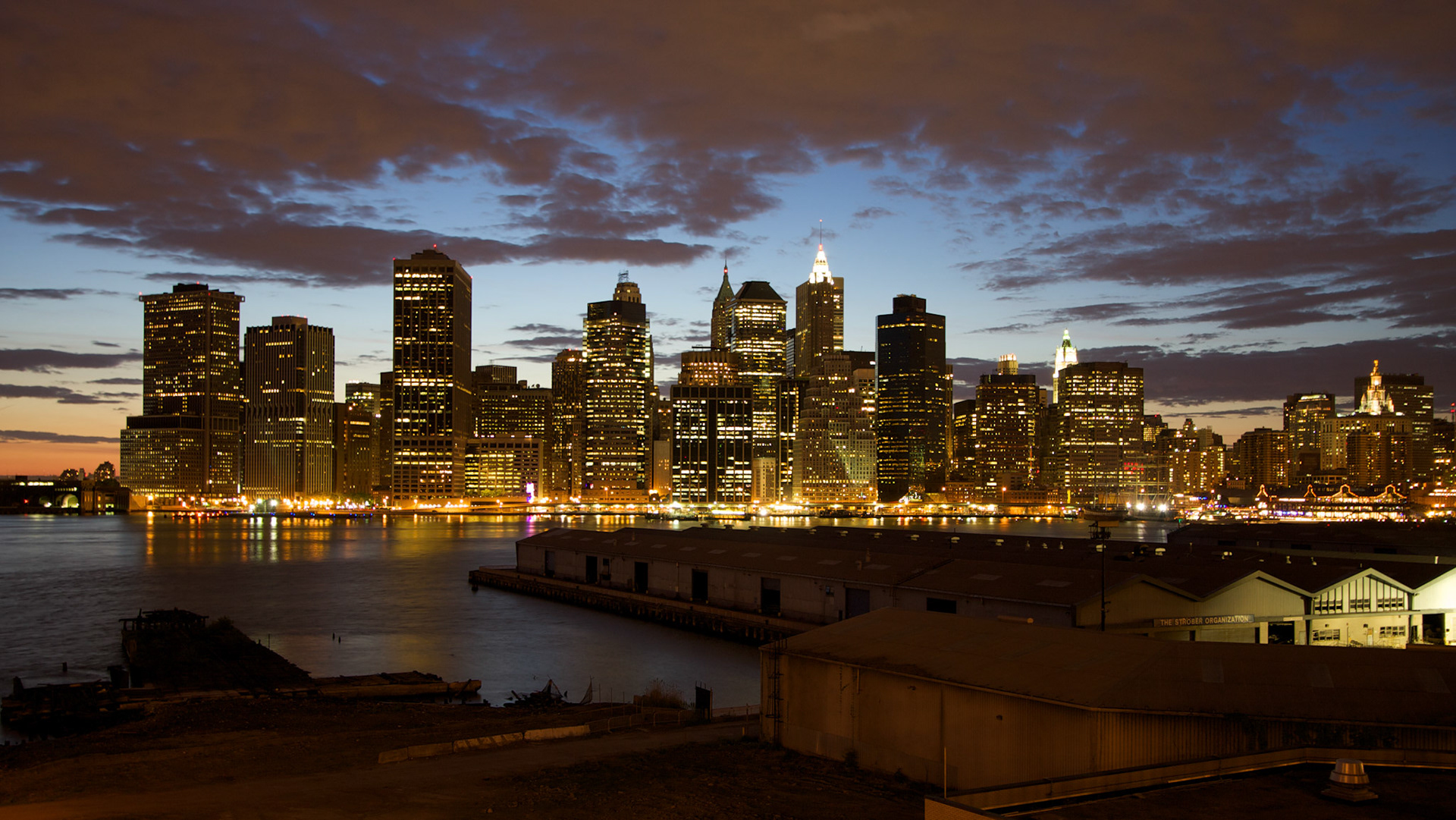 After a beautiful sunset Manhattan just got awake. The lights of the skyscrapers where amazing and the clouds added some extra effect to the scene. The pictures was taken from battery park in Brooklyn.