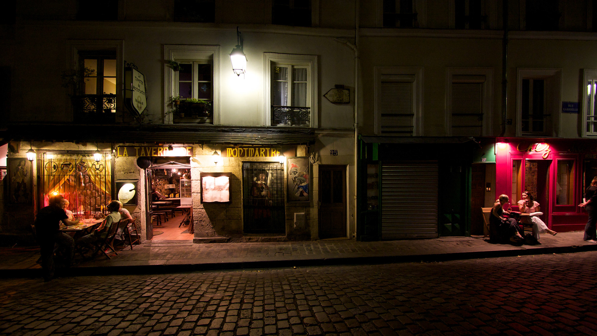 Relaxing evening in one of the nice Restaurants of Montmartre