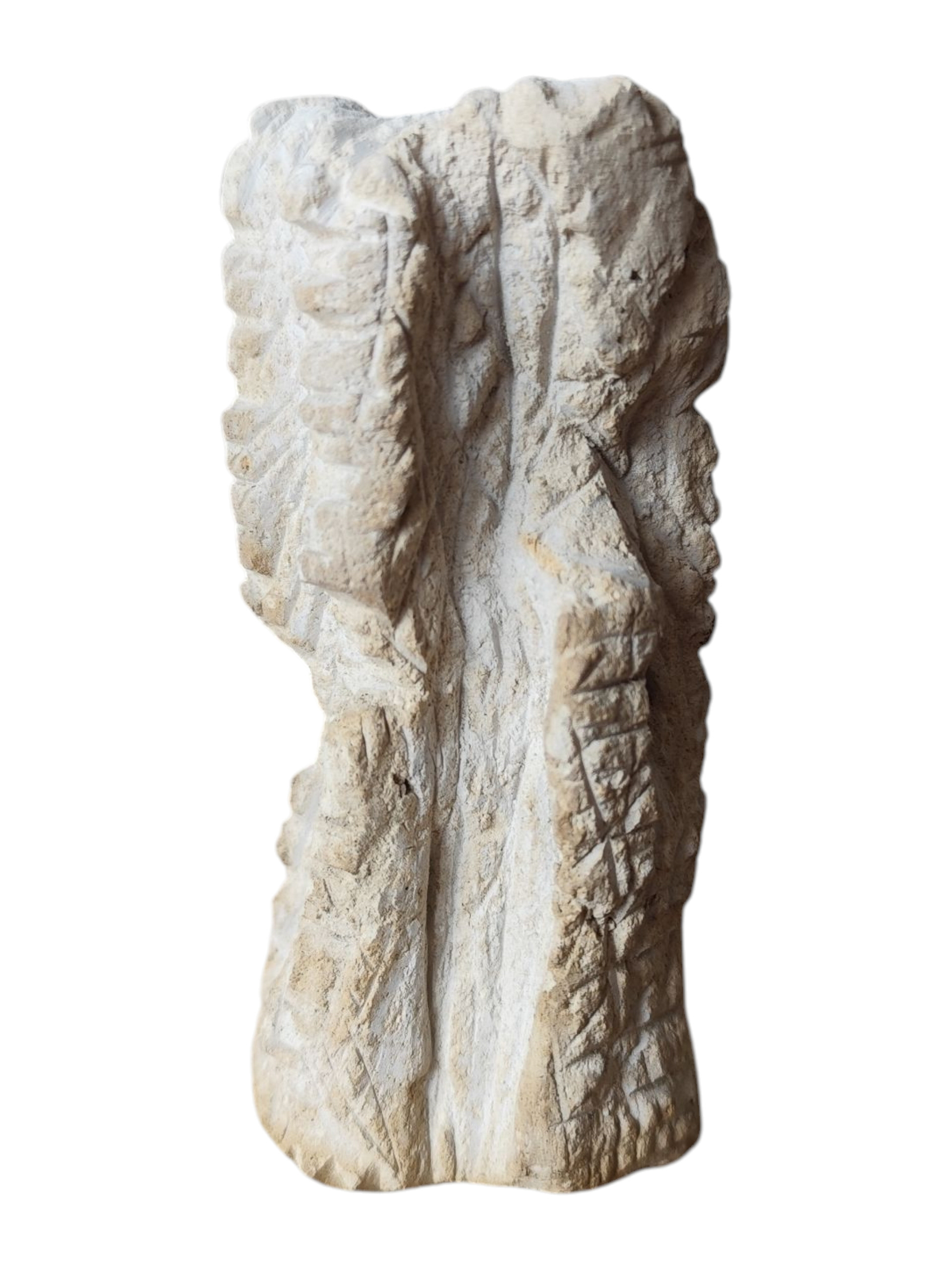 Juliette CHARIGNY, Sans titre, série Rupes Lichenum, 2025, 10 cm (h) × Ø 4 cm, sculpture, béton sculpté à la main, conservation en atelier