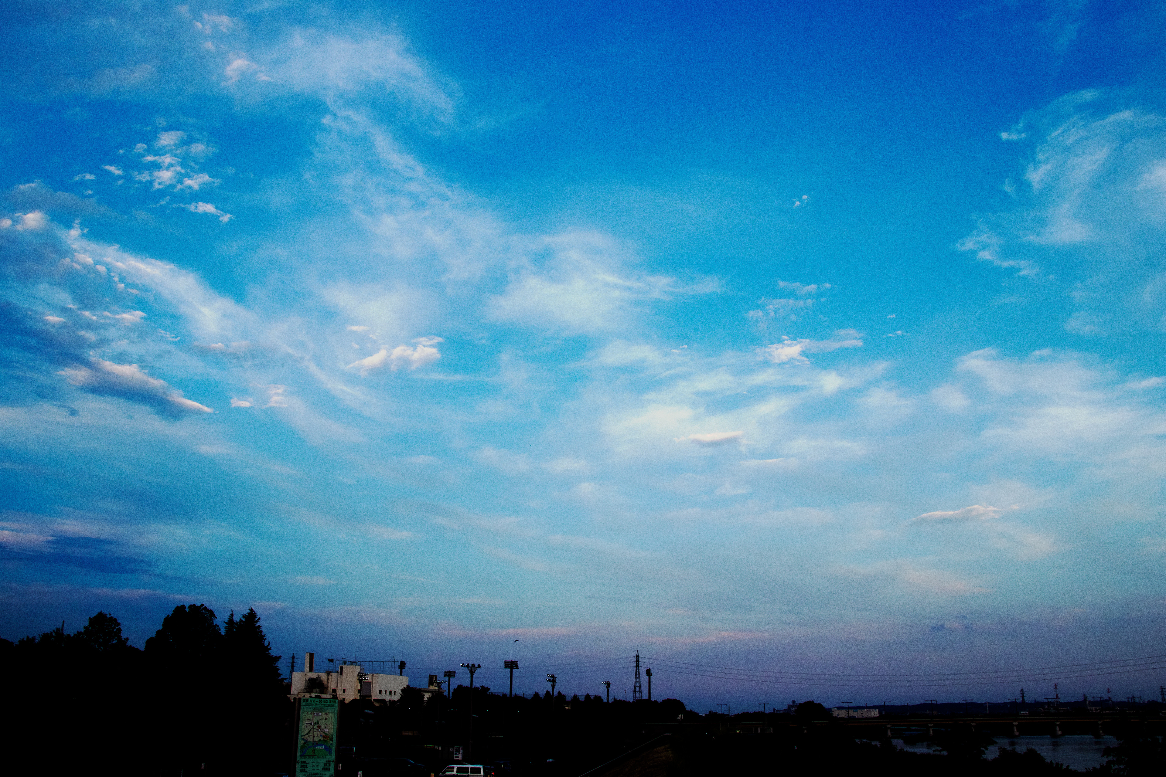 ブルーハワイの青空