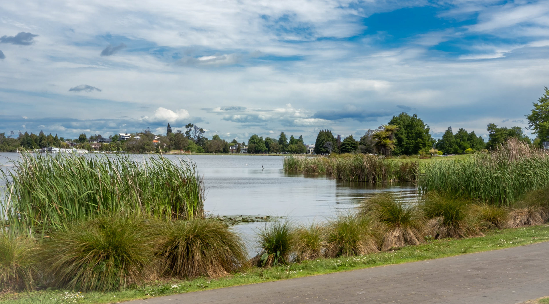 Hamilton Lake, 27mm, f/16, 1/60 sec, ISO100