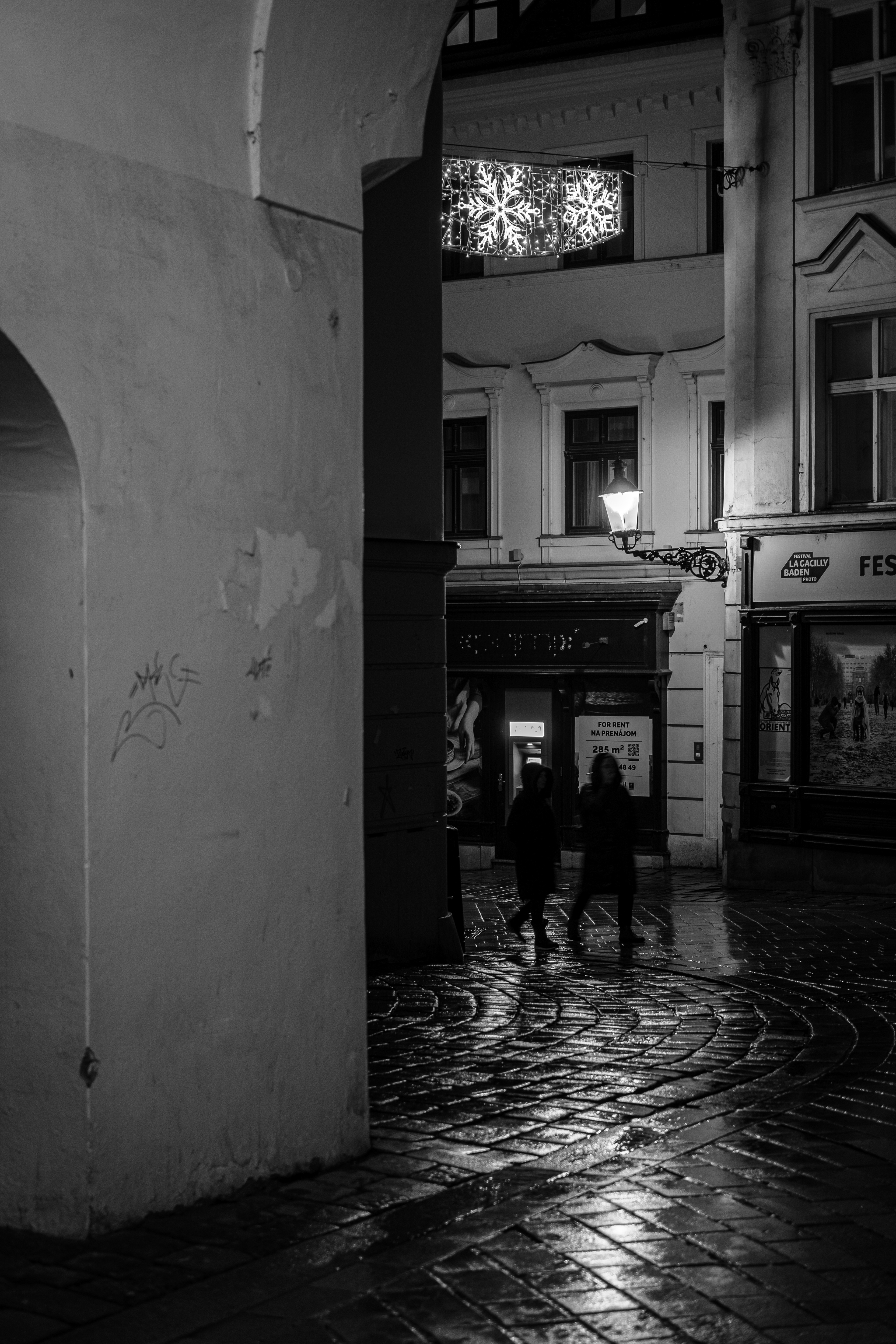Bratislava || F2, 1/15 sec, ISO 200