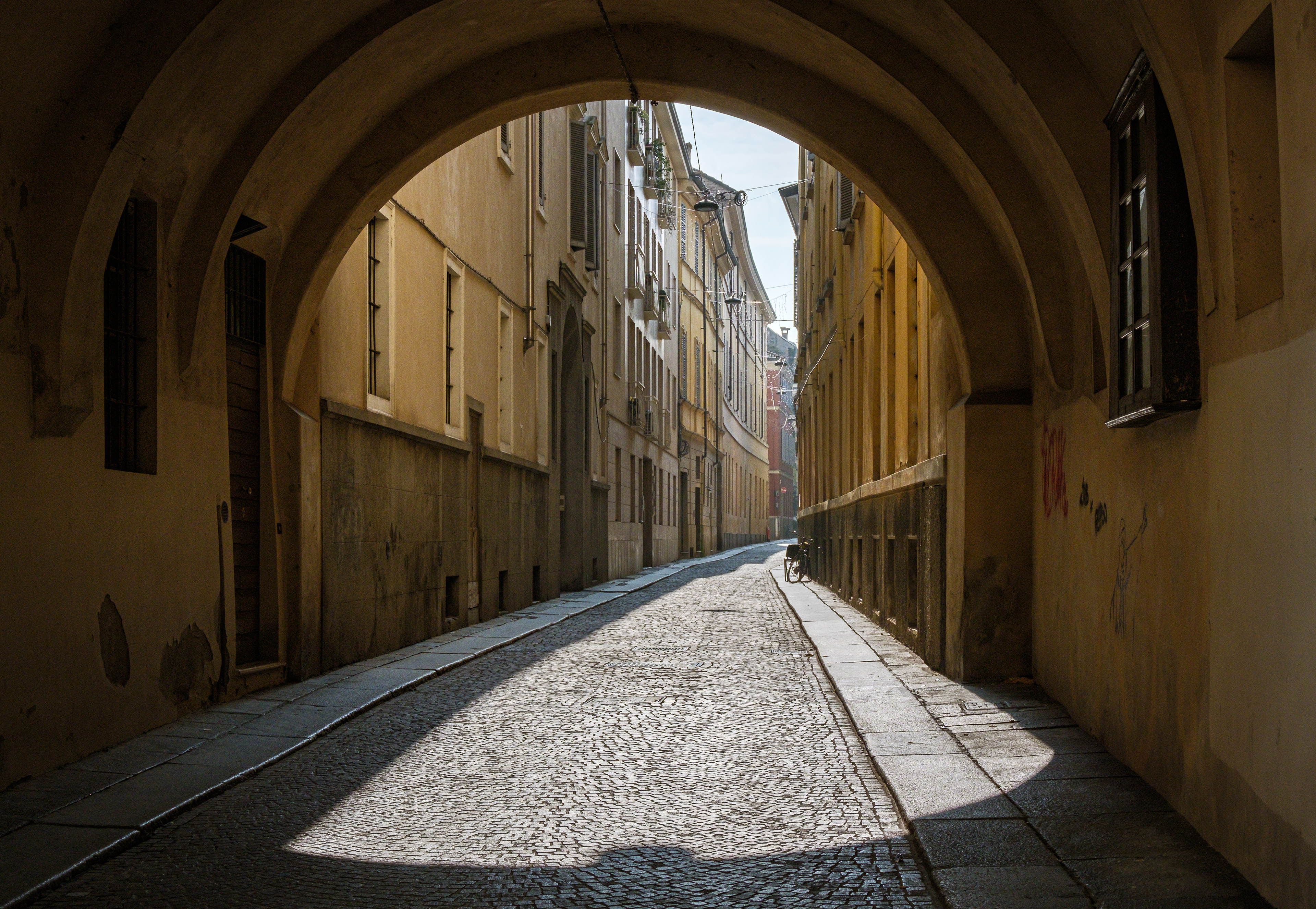 Arched Alleyway || Parma, Italy