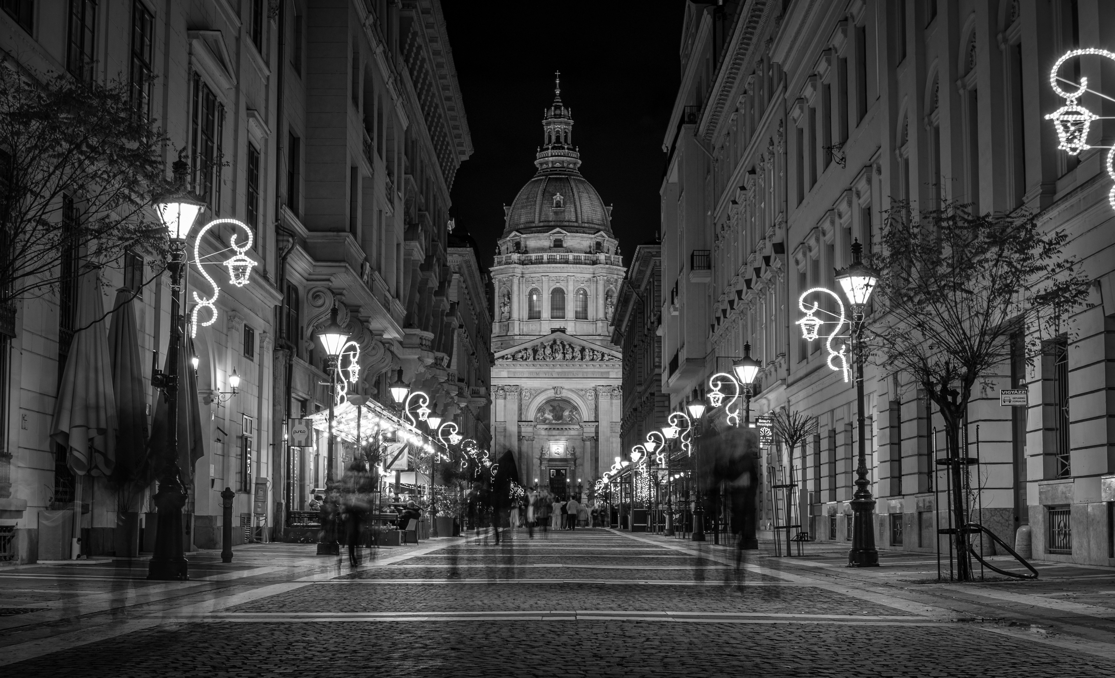 Budapest || F7.1, 2.3 sec, ISO 160