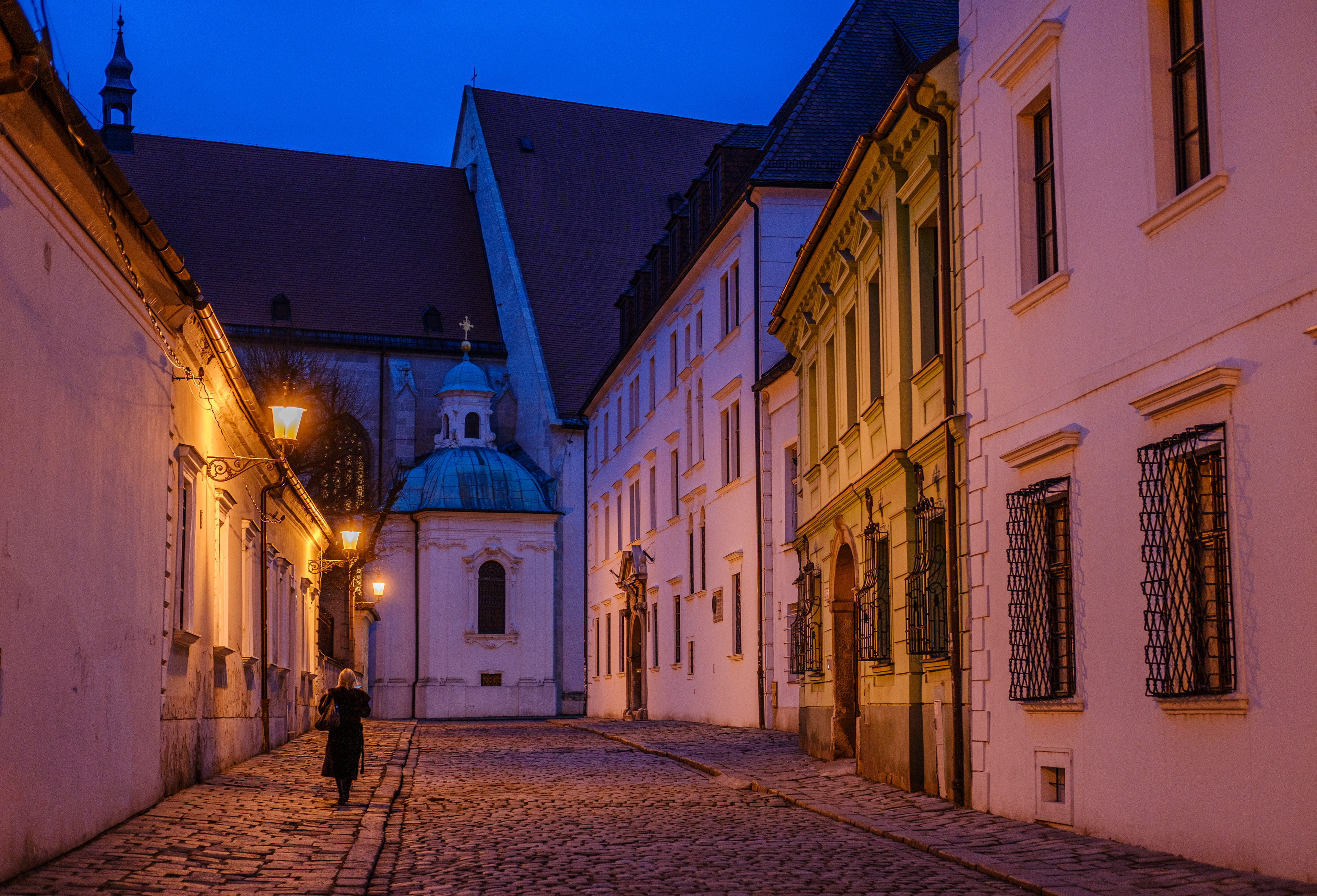 Bratislava || F2, 1/15 sec, ISO 320