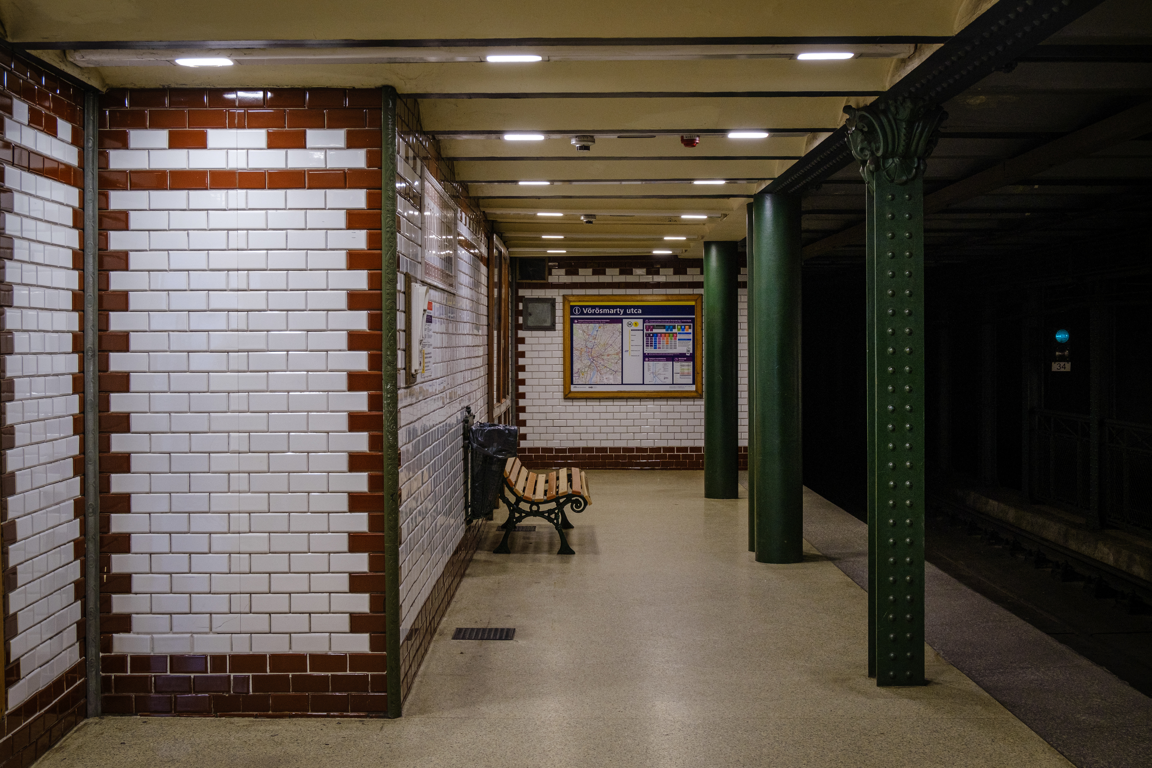 Budapest || F7.1, 1/15 sec, ISO 640