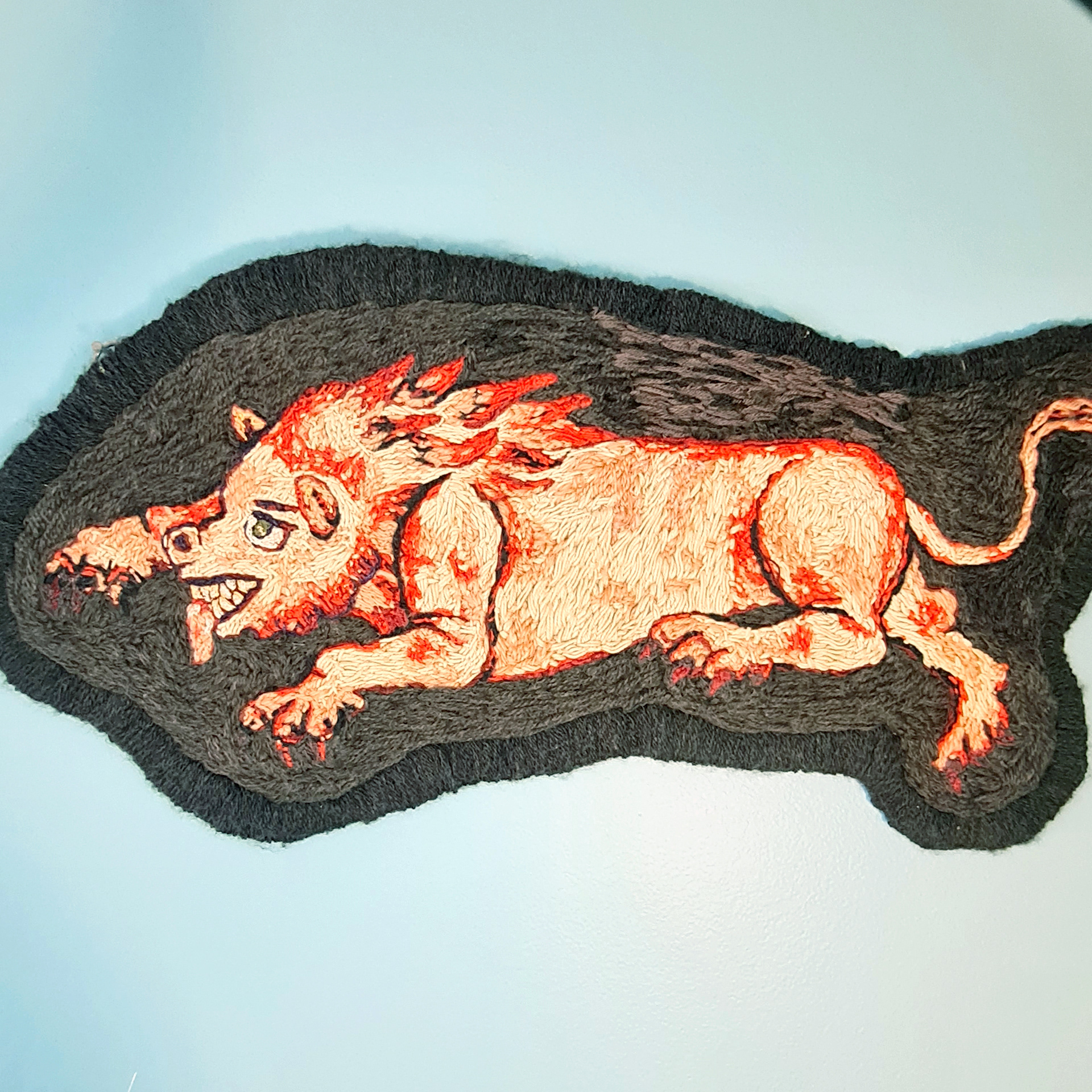 bordado em tecido com 33cm x 69cm 