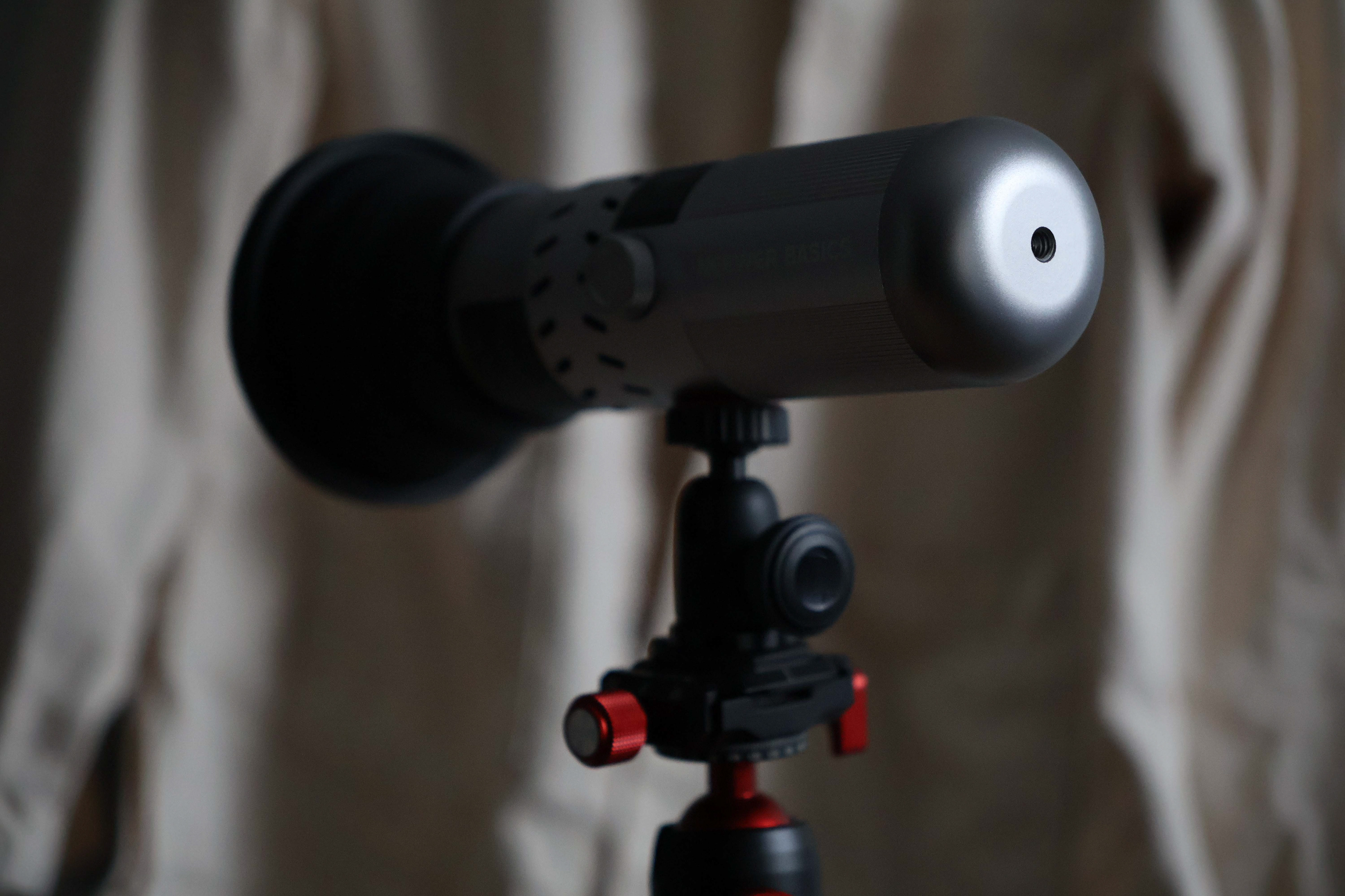 FL20 mounted on standard tripod through Arca-Swiss plate