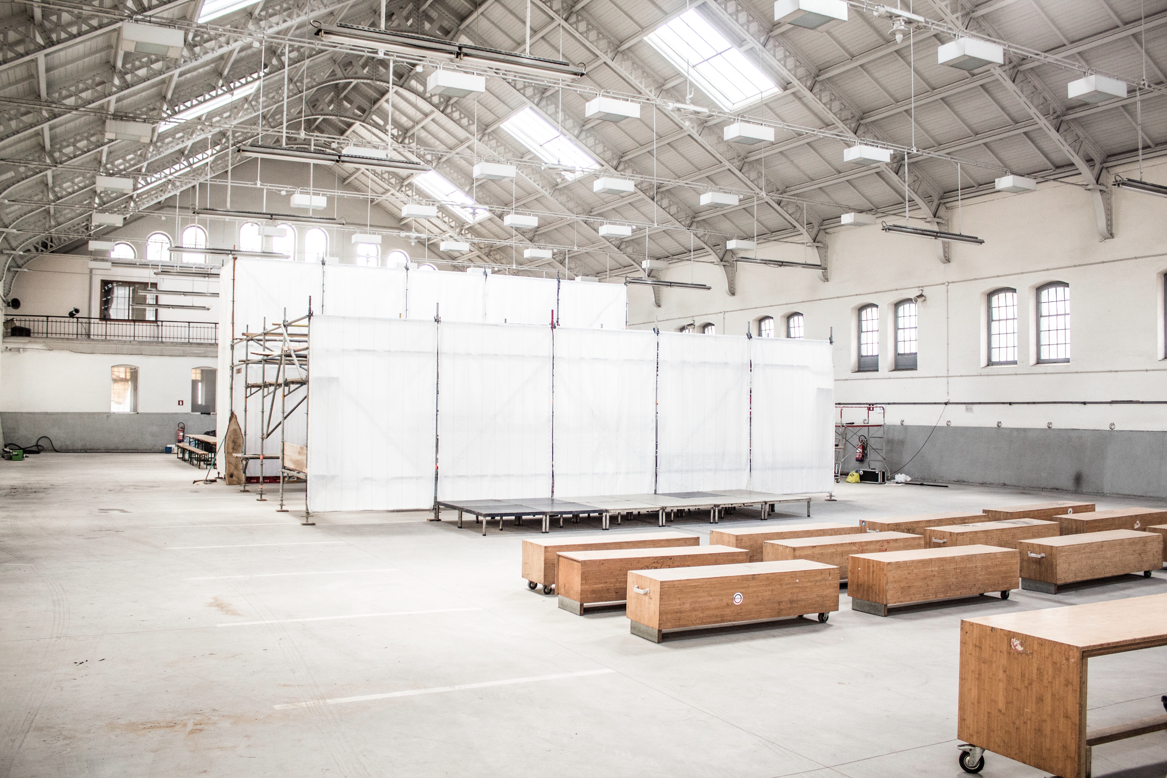 brussel pop-up bar VUB invulling loods tijdelijk multifunctioneel steigerwerk creatief