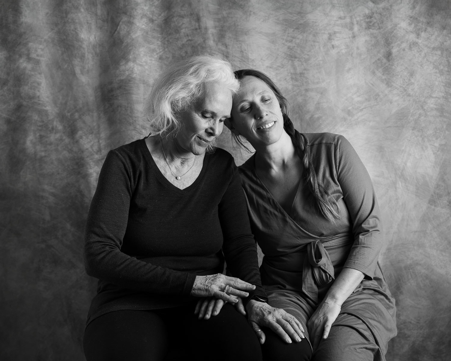 Kyla and Phyliss - "Give Yourself To Love" – Live  Kate Wolf