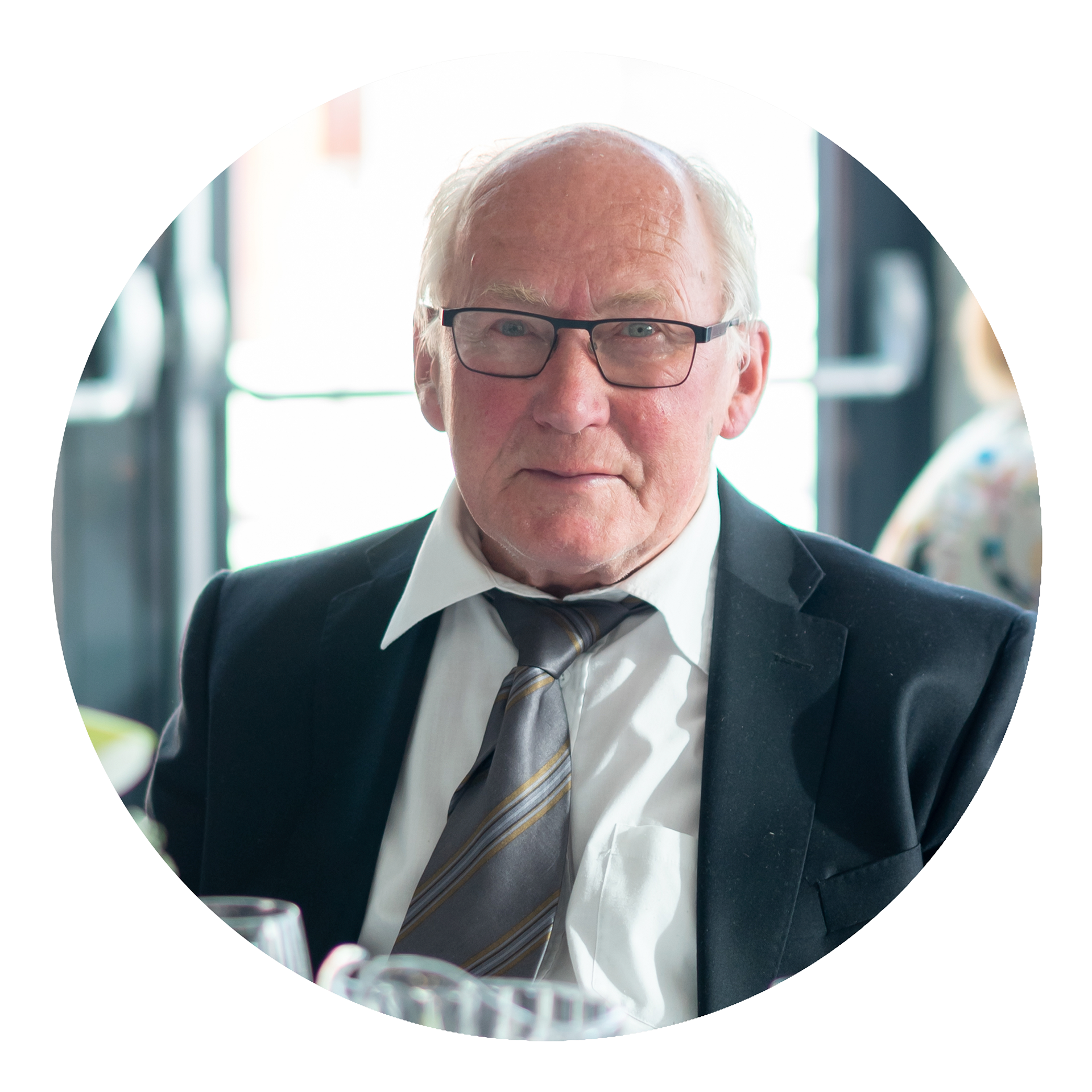 Leif Arild - Brudgommens onkel. Varm og gjestfri. Lidenskapelig opptatt av orientering og har jobbet med oljeeventyret i Nordsjøen.