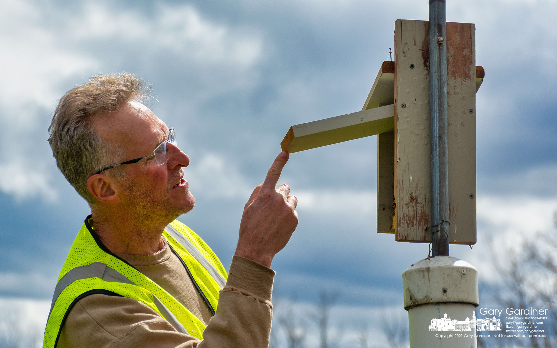A volunteer inspects one of the nearly 20 bluebird boxes on the narrow prairie between Hoover Reservoir and Sunbury Road. My Final Photo for March 26, 2021.