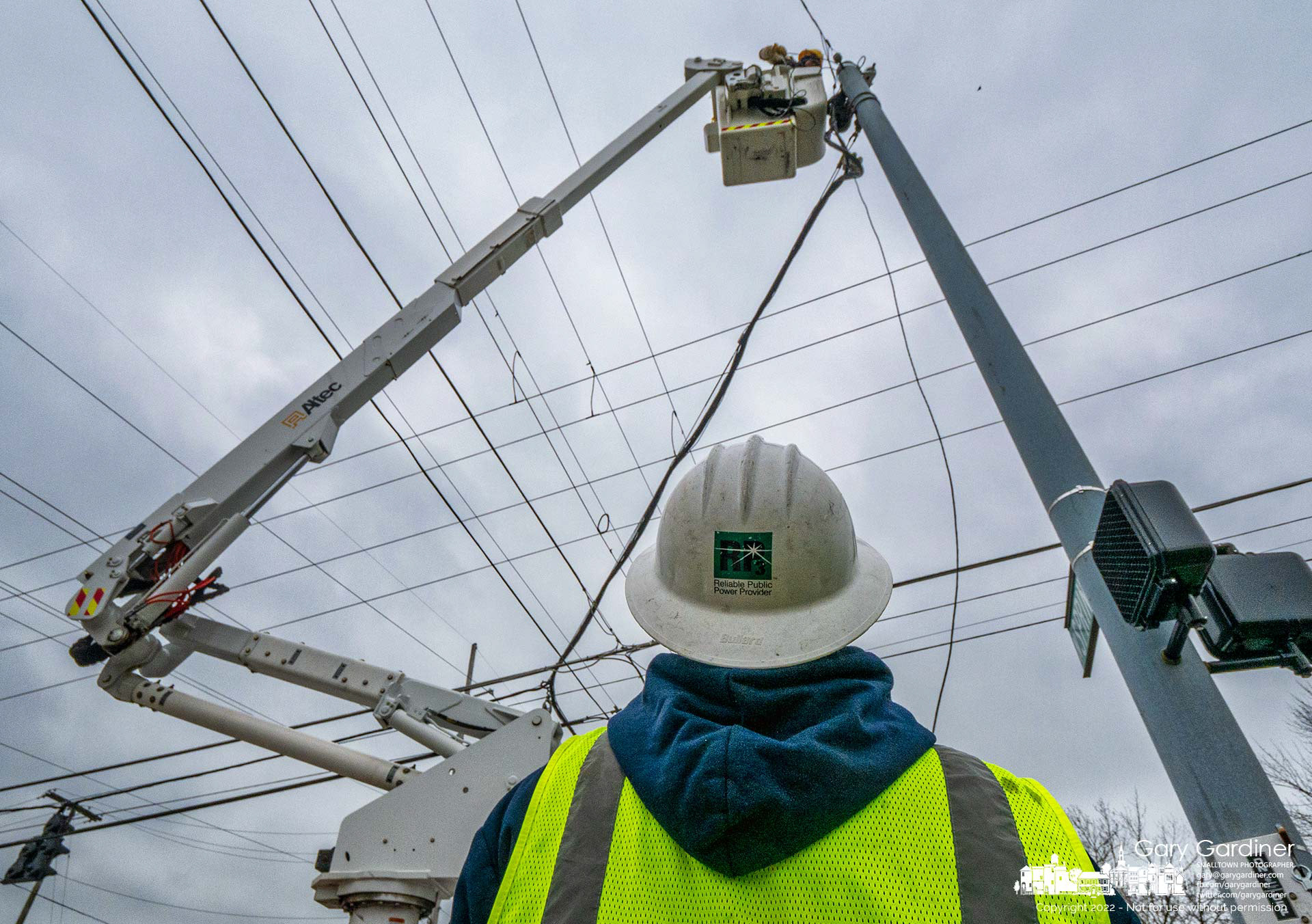 City electric work crew installs wiring for new safety and emergency equipment for the traffic signals at Spring Street and County Line Road. My Final Photo for March 31, 2022.