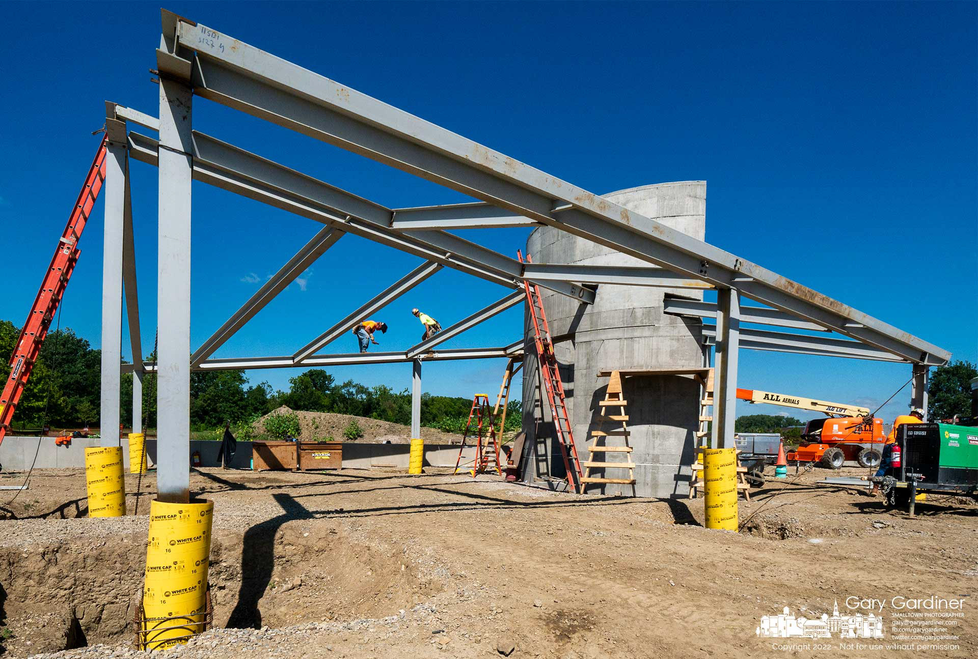 A pair of steelworkers tightens fasteners connecting section of the top of the new Veterans Memorial being built at the sports field across from the community center on Cleveland Ave. My Final Photo for August 15, 2022.