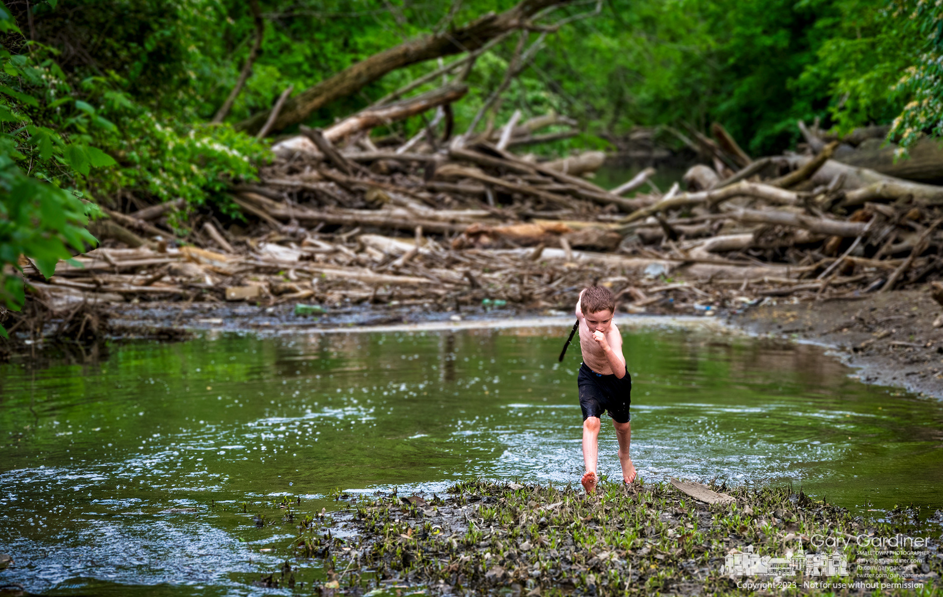 A young boy strides upstream as he battles imaginary enemies in the shallow waters of Alum Creek just below the low-head dam in Westerville. My Final Photo for May 14, 2023. https://bit.ly/452QIsX