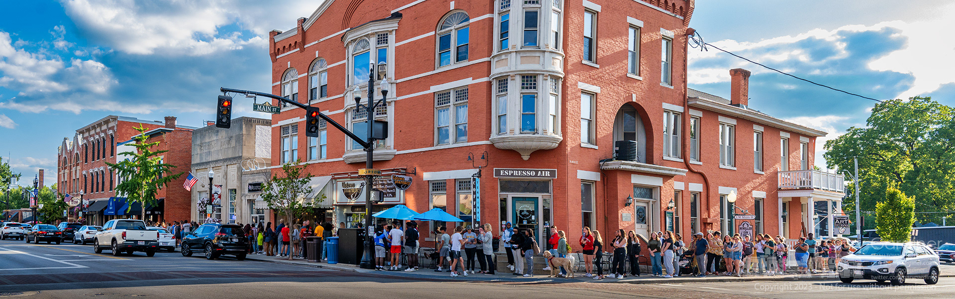 Customers line up around the corner past the Holmes Hotel for the grand opening of Everbowl on State Street where the company planned to give away 300 of its craft superfood bowls. My Final Photo for September 14, 2023. https://bit.ly/3ZiYxrS