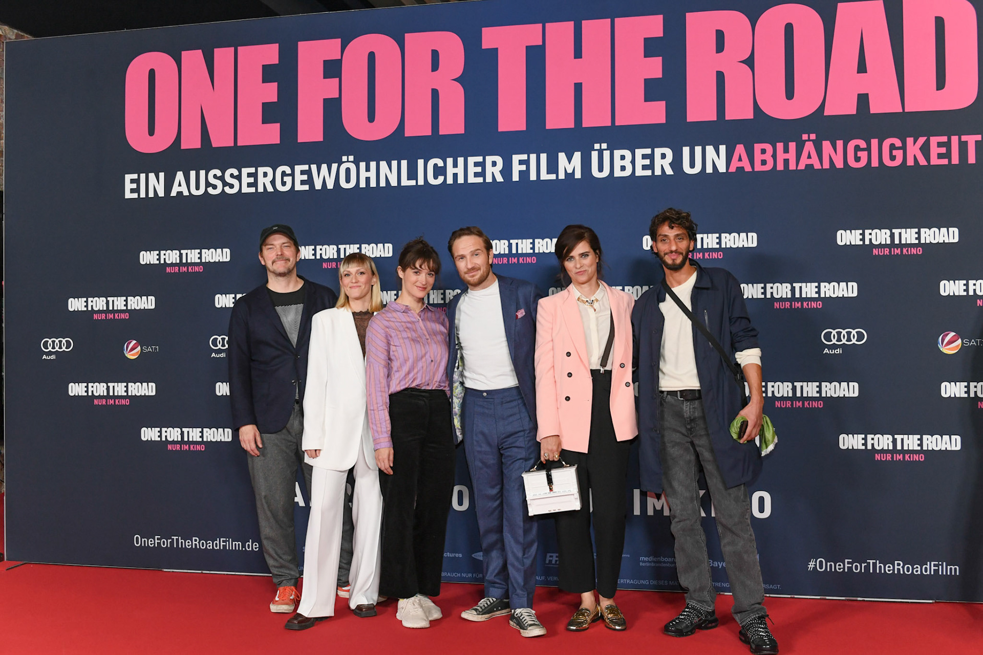 Godehard Giese, Lena Schmidtke, Fredericke Becht, Frederick Lau, Nora Tschirner,Burak Yigit