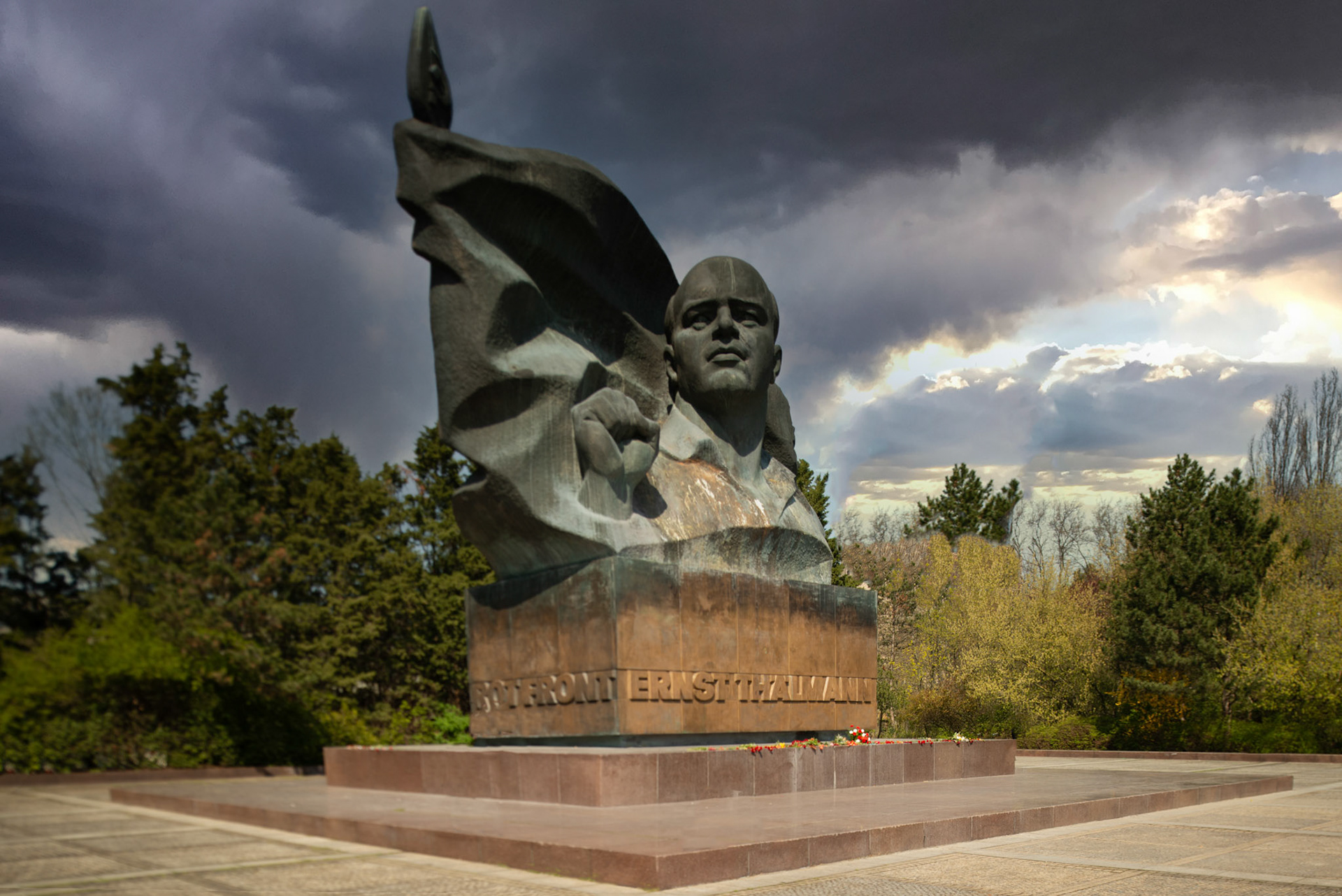 Sauberes Thälmann-Denkmal