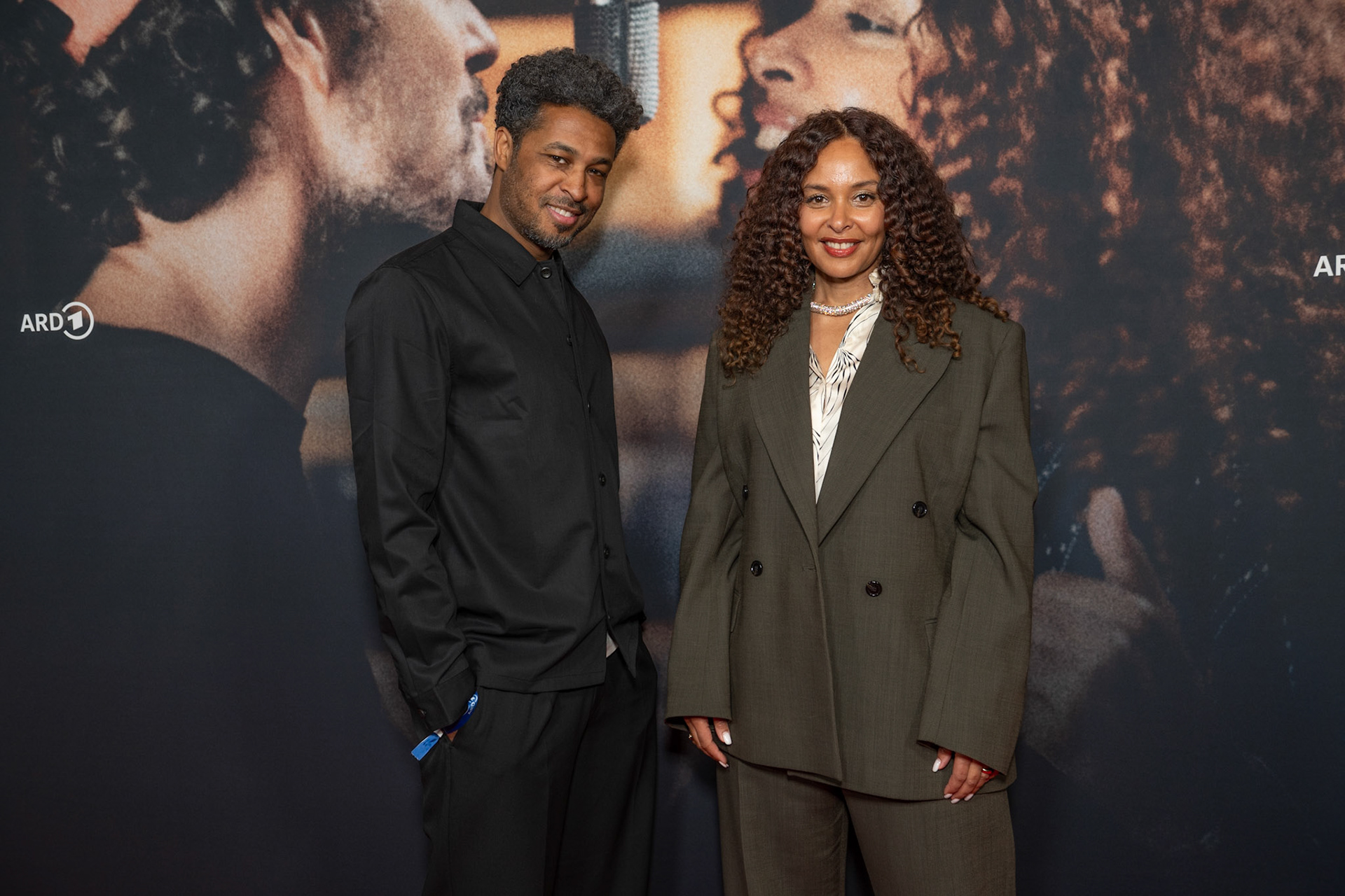 "Max &amp; Joy - Komm naeher" mit Sékou Neblett und Joy Denalane