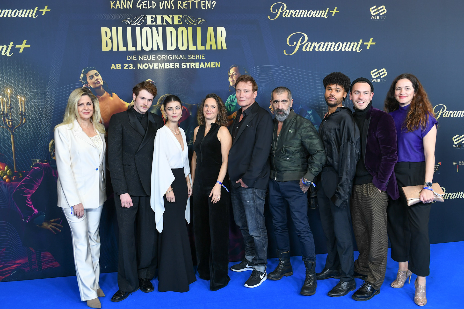 Premiere: Eine Billion Dollar mit Oliver Masucci, Phillip Froissant