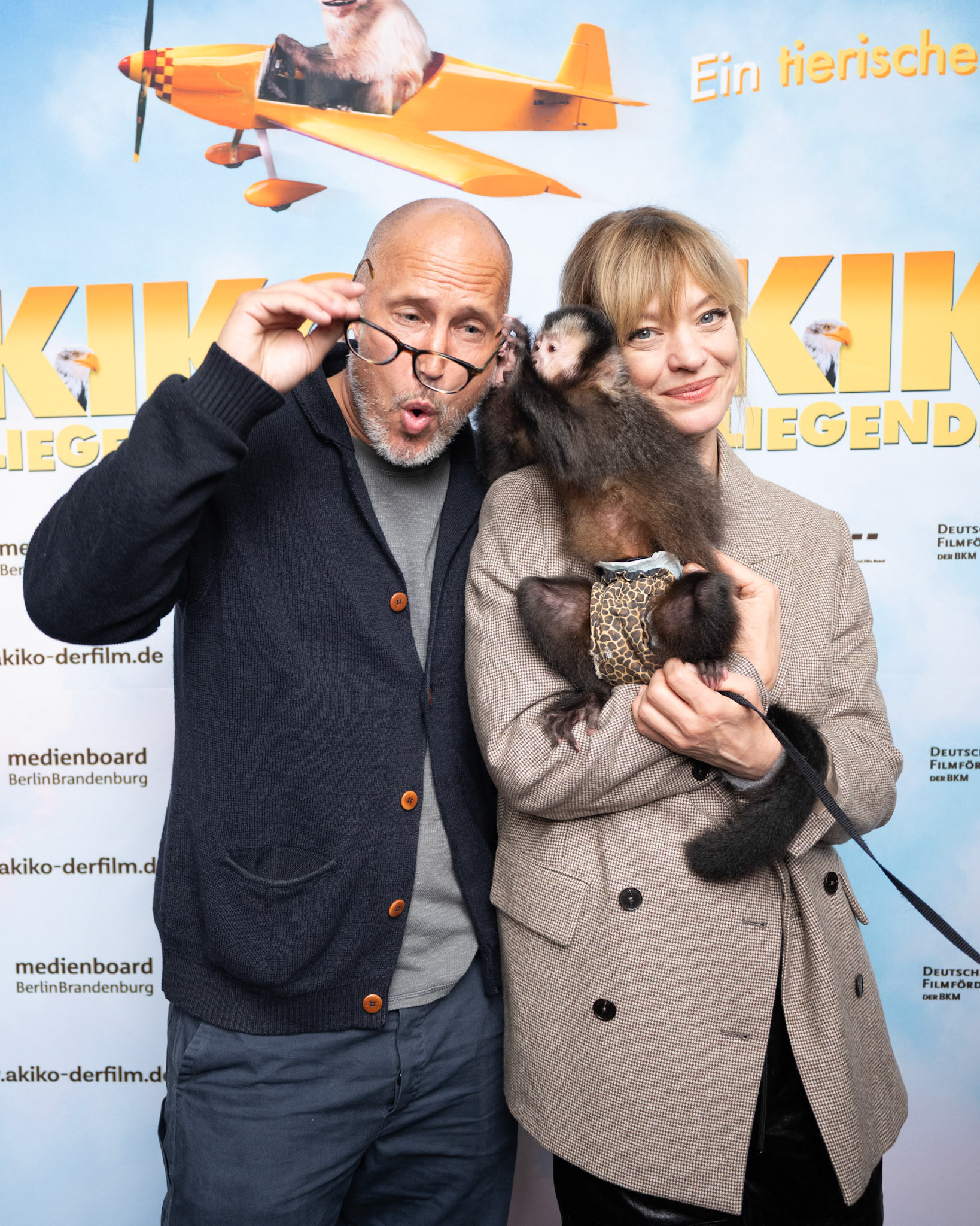AKIKO DER FLIEGENDE AFFE- Benno Führmann und Heike Makatsch