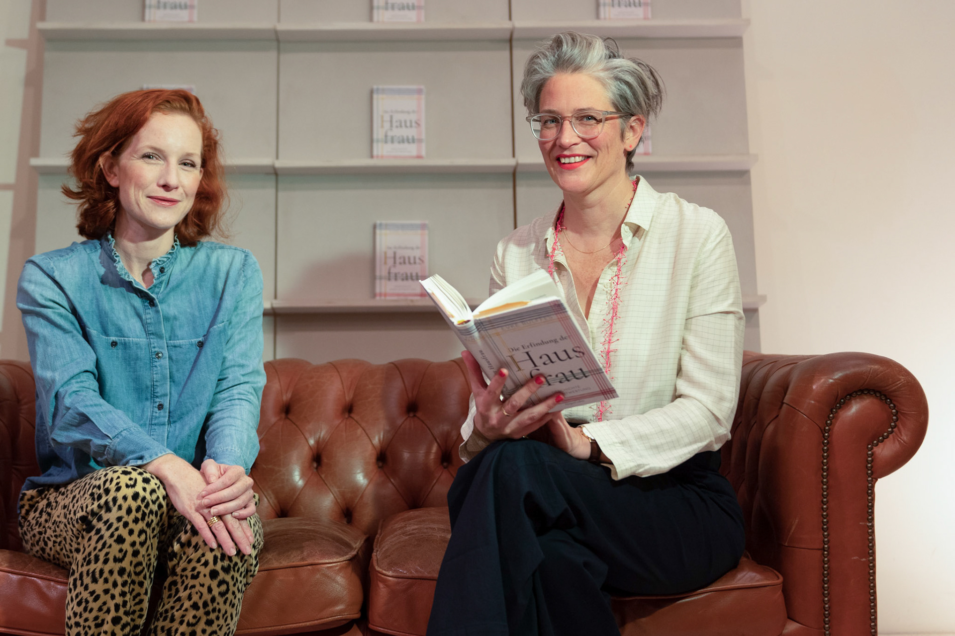 Evke Rulffes liest aus ihrem Buch Die Erfindung der Hausfrau in der Buchhandlung Uslar &amp; Rai.Moderation: Teresa Buecker