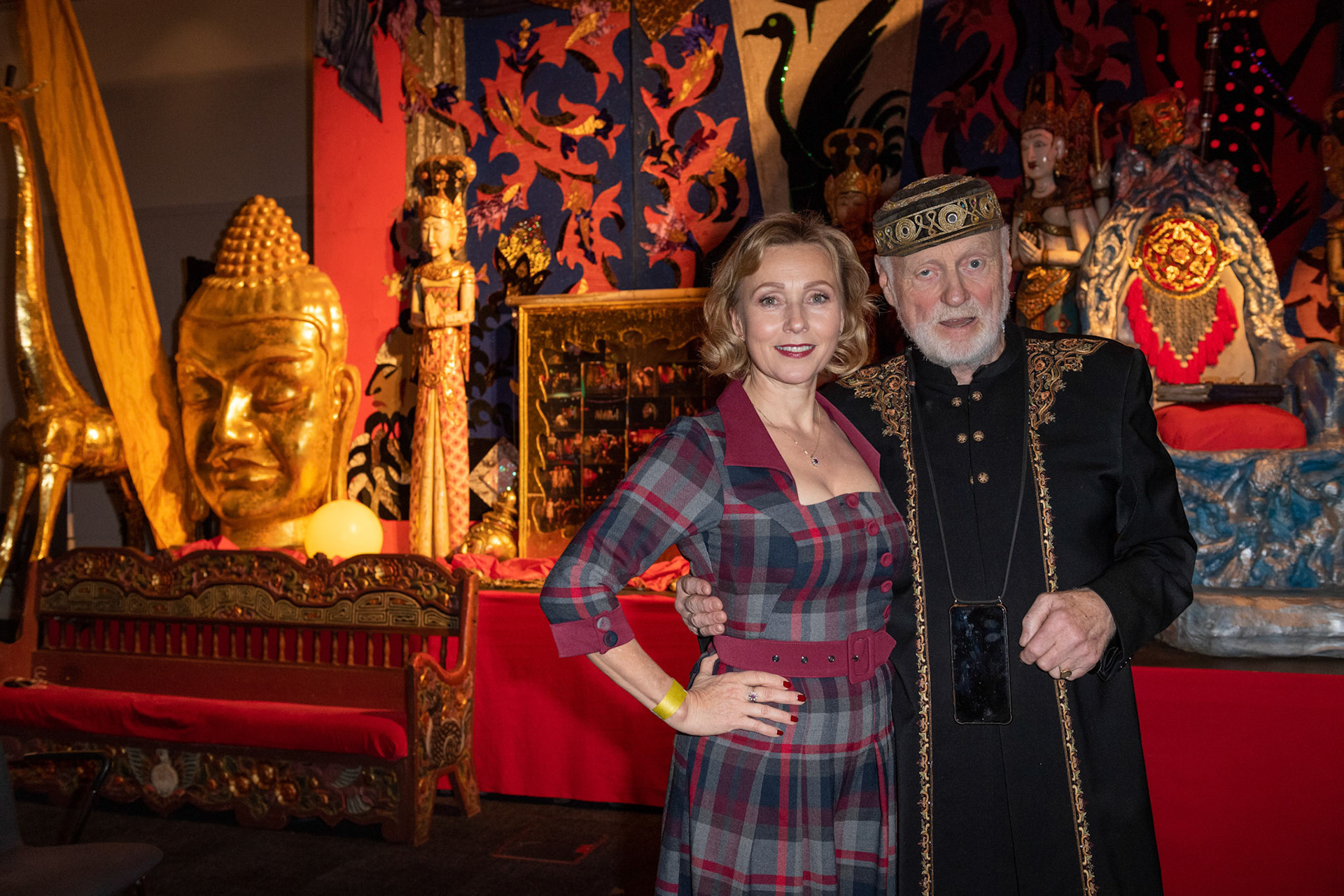 Dana Golombek, Harry Owens