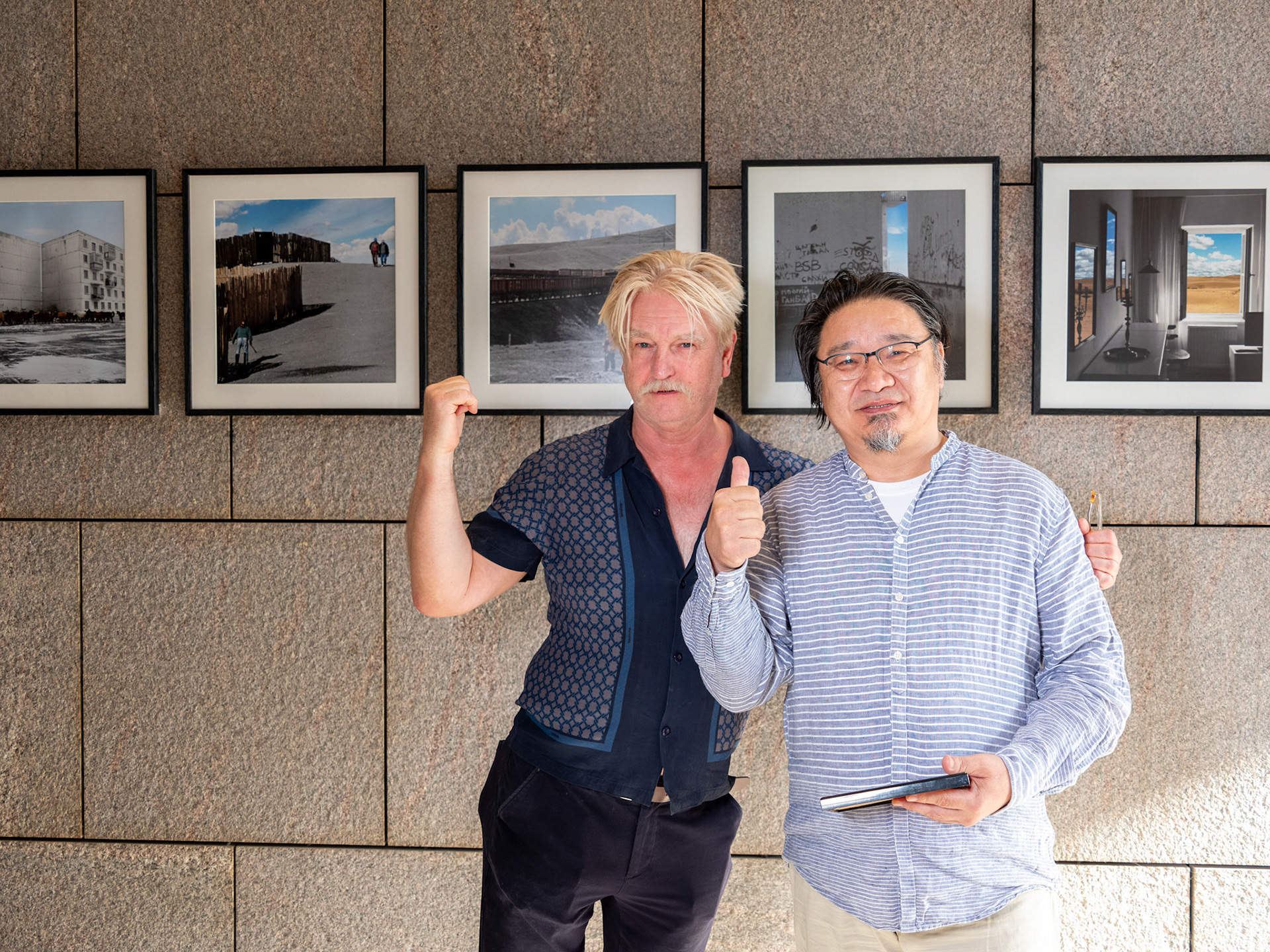 Schauspieler Detlev Buck, Szenenbildner Prof. Agi Ariunsaichan DawaachuAusstellungsfeier 50. Jahre Deutsch-Mongolische Freundschaft Ort: Kunstraum F200