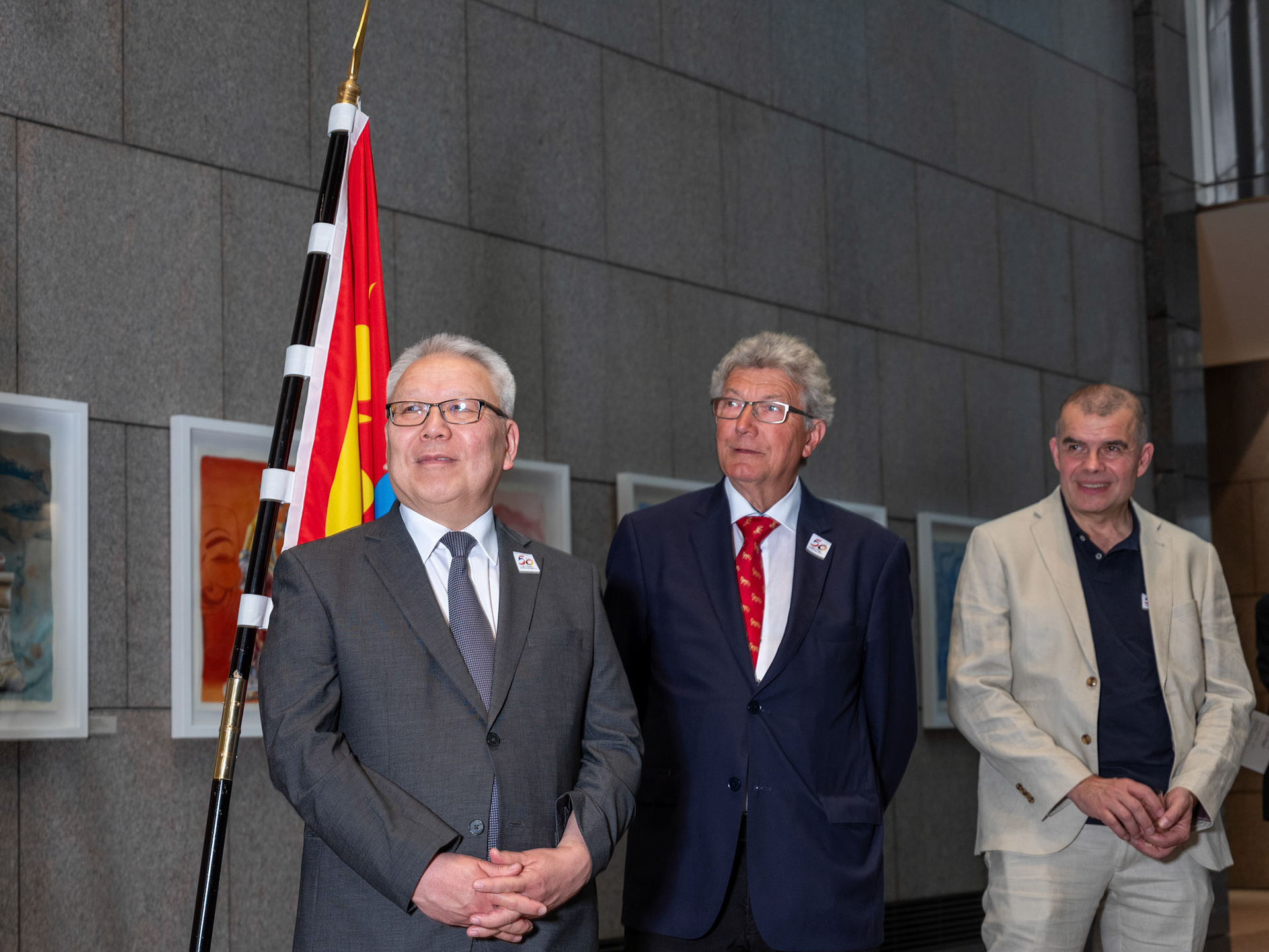 Botschafter der Mongolei in Deutschland S.E. Herr Mandakhbileg Birvaa, Praesident Deutsch-Mongolische Gesellschaft e.V. Dr. Udo Haase, Bildhauer und Maler Peter Lindenberg Ausstellungsfeier 50. Jahre Deutsch-Mongolische Freundschaft Ort: Kunstraum F200