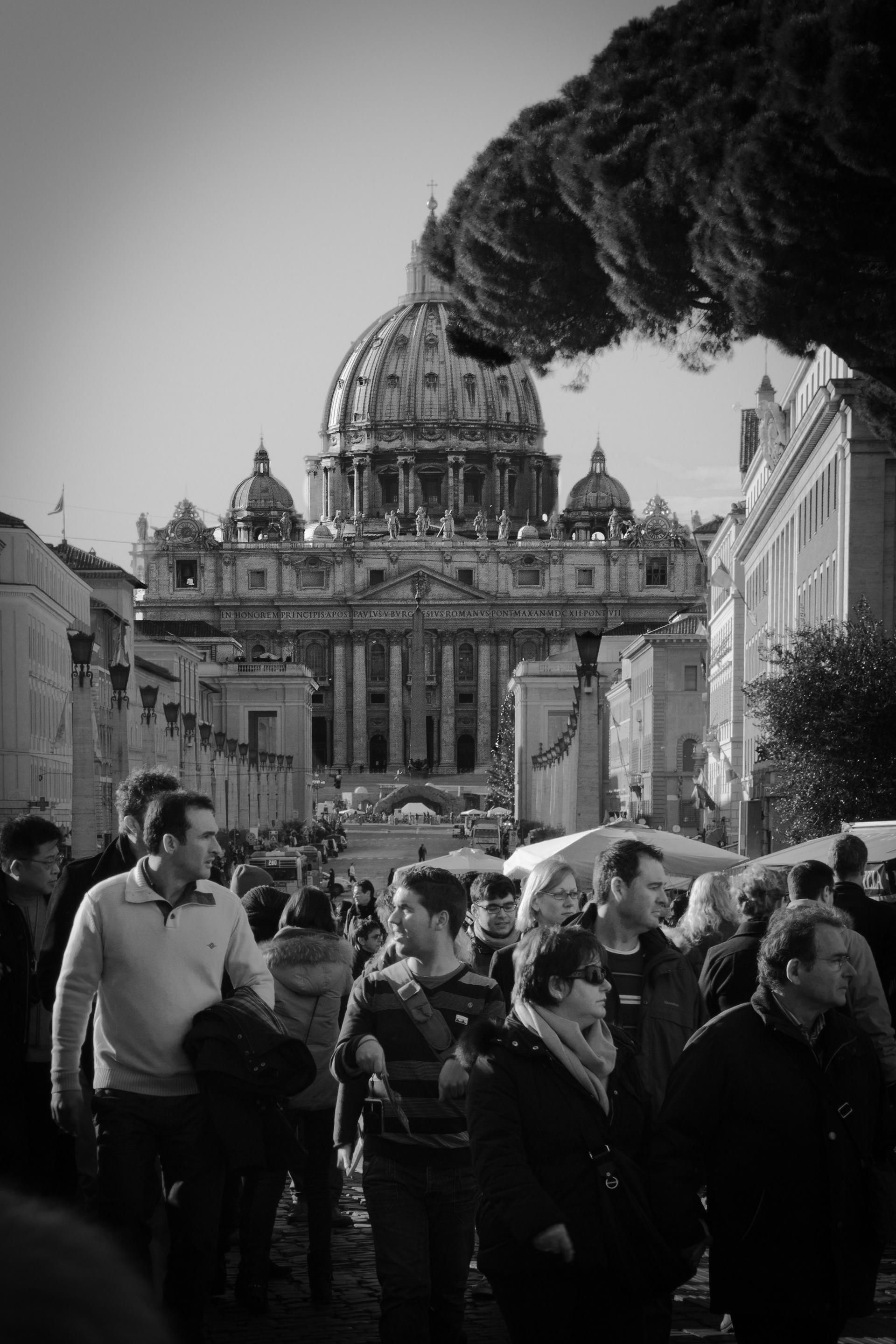 La fumée noire du Vatican...