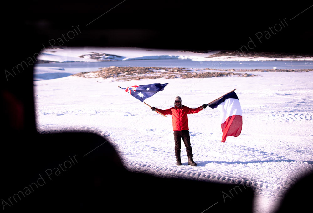 Les australiens nous réservent des au-revoirs chaleureux et émouvants après notre passage d'une semaine dans leur station Casey.