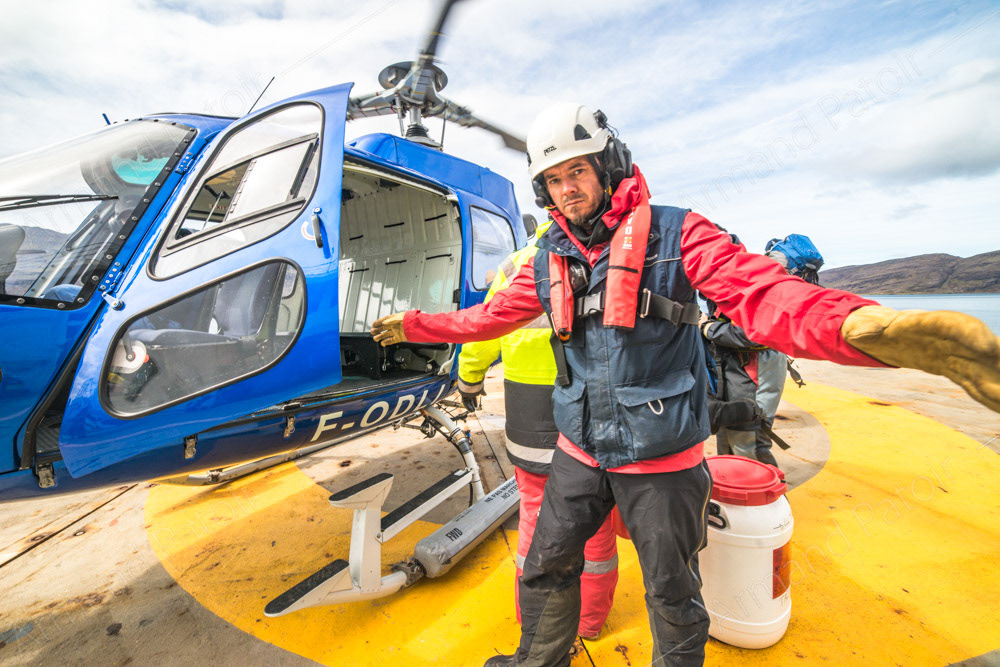 Embarquement immédiat pour un ravitaillement de refuge aux îles Kerguelen, depuis le pont du Marion Dufresne.